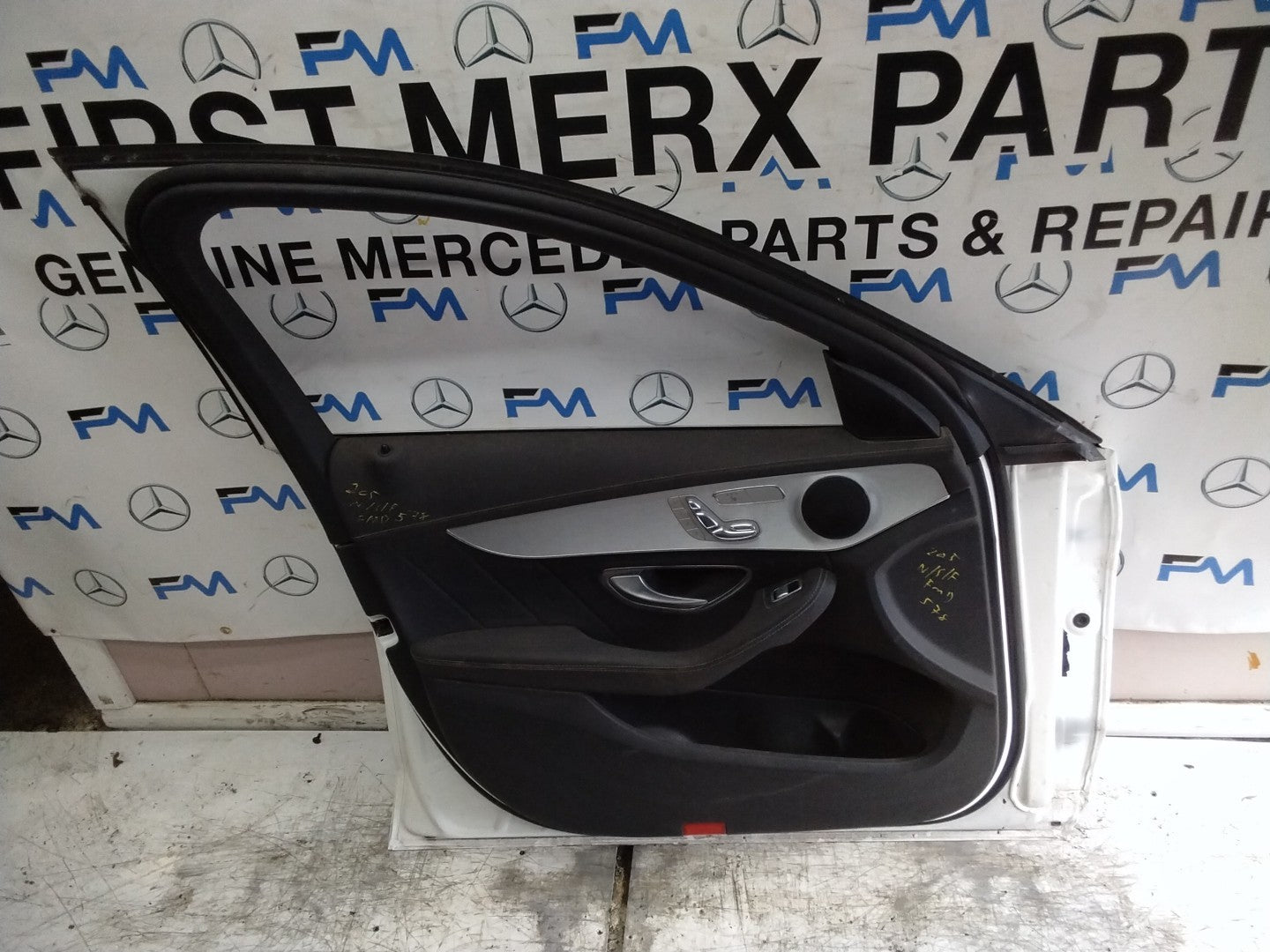 MERCEDES C-CLS W205 SLN PASSENGER FRONT DOOR NSF WHITE 2014-21 COMPLETE FMD578