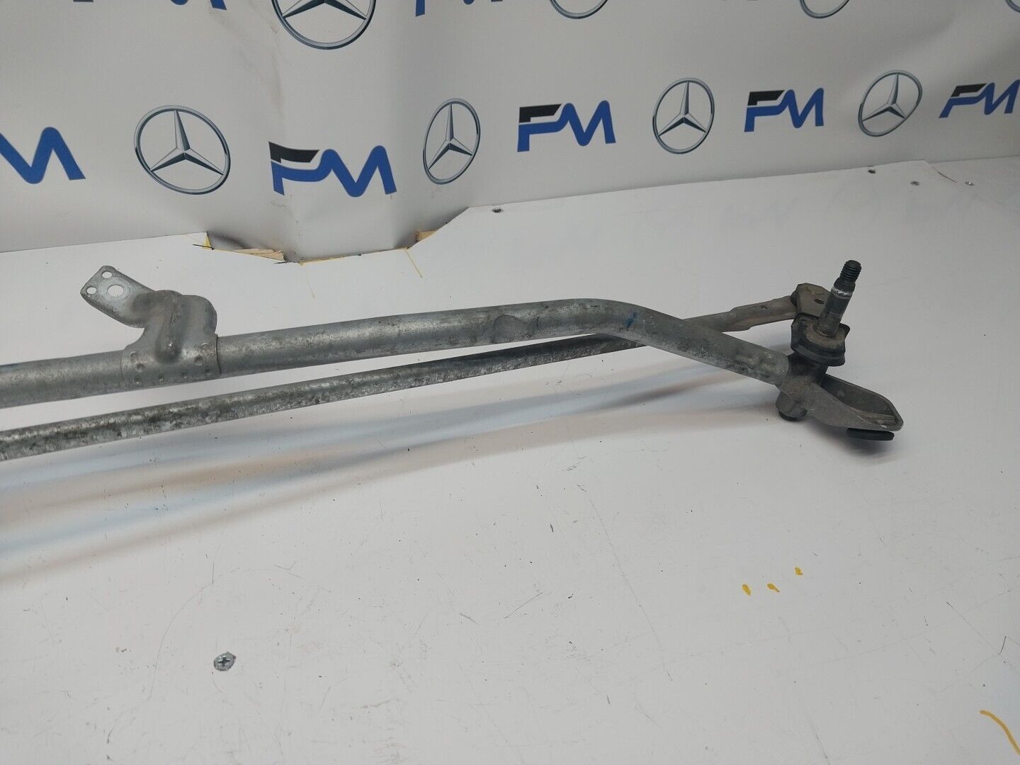 14-21 MERCEDES C CLASS WINDSCREEN WIPER MOTOR & LINKAGE FRONT A2058200940FM00213