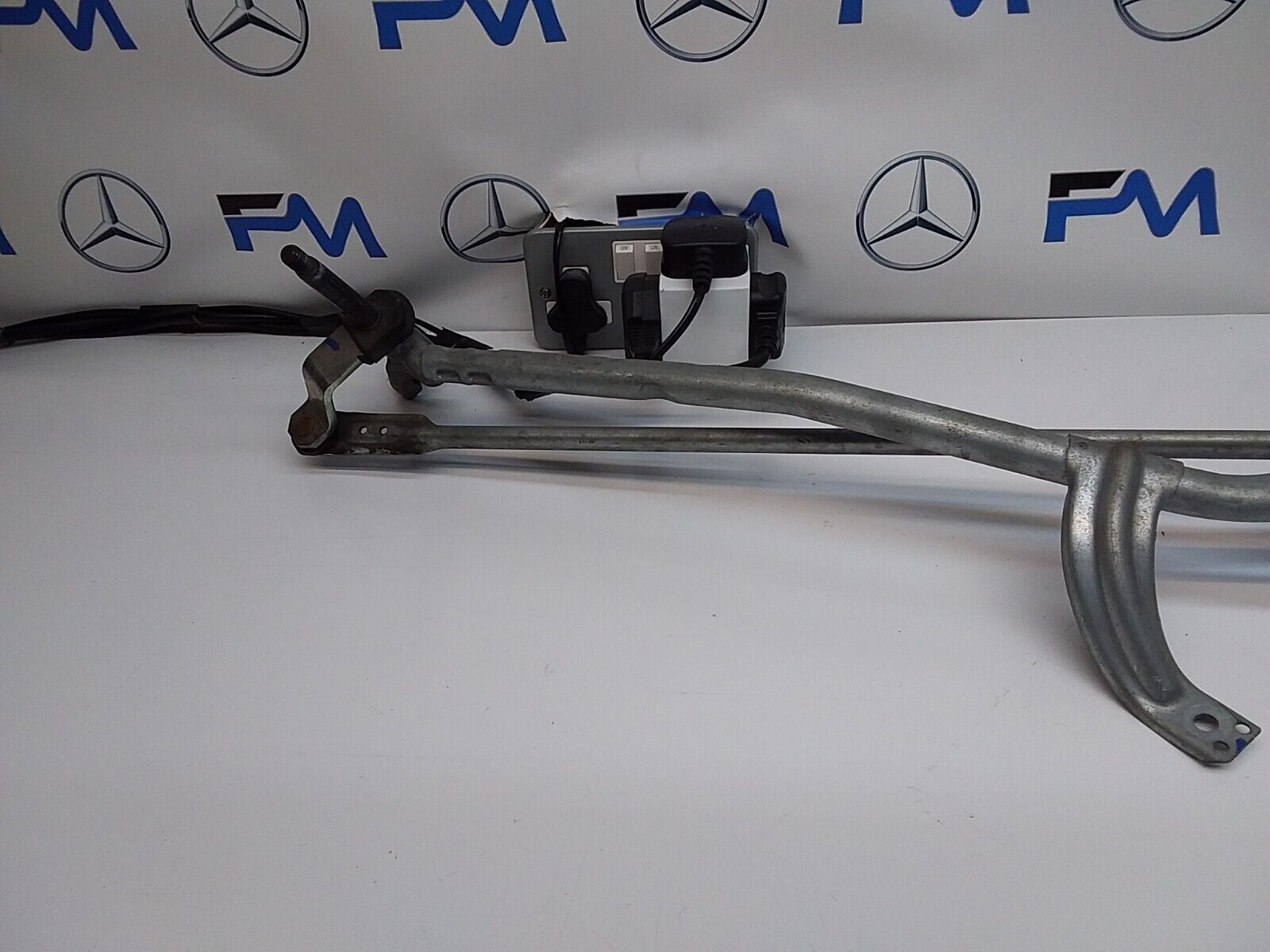 MERCEDES GLC WIPER MOTOR & LINKAGE FRONT A2538205600 W253 2015-2022 FM00192