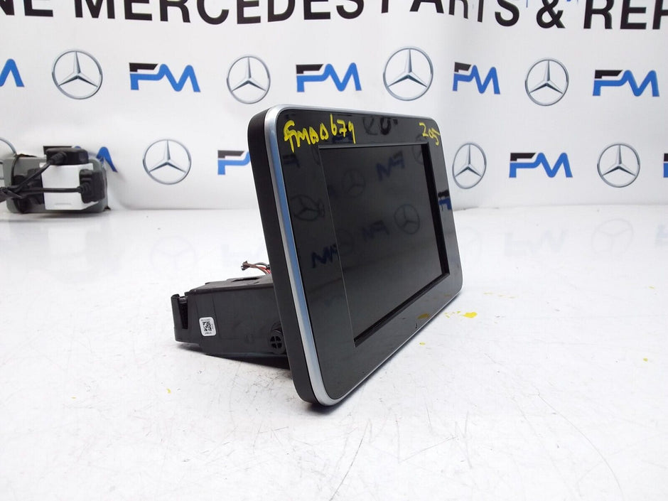 MERCEDES C-CLASS W205 2017 SAT NAV MULTIMEDIA SCREEN A2059004113 FM00679