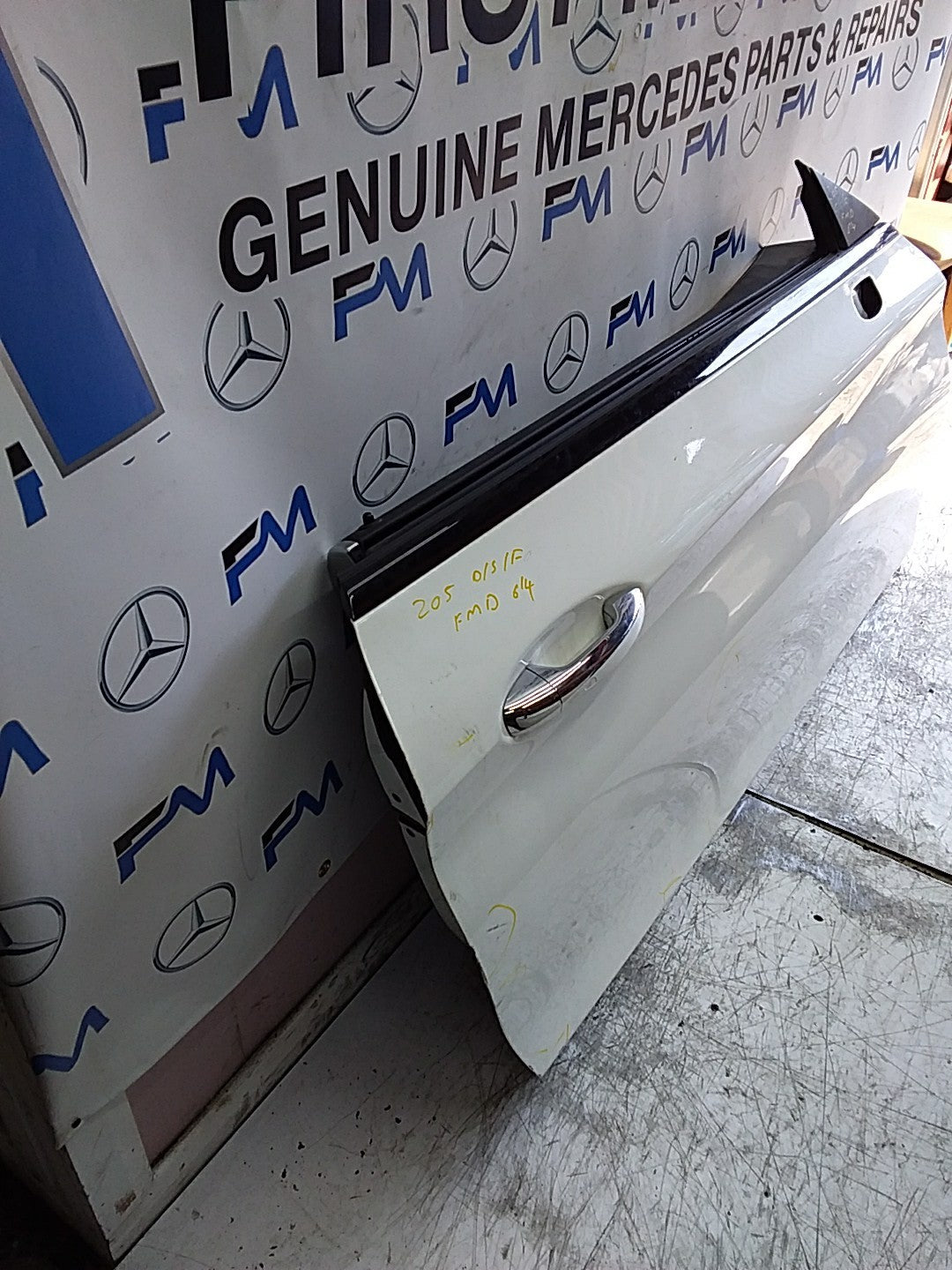 MERCEDES C-CLS C205  PASSENGER FRONT DOOR OSF WHITE 2016 ONWARDS COMPLETE FMD614