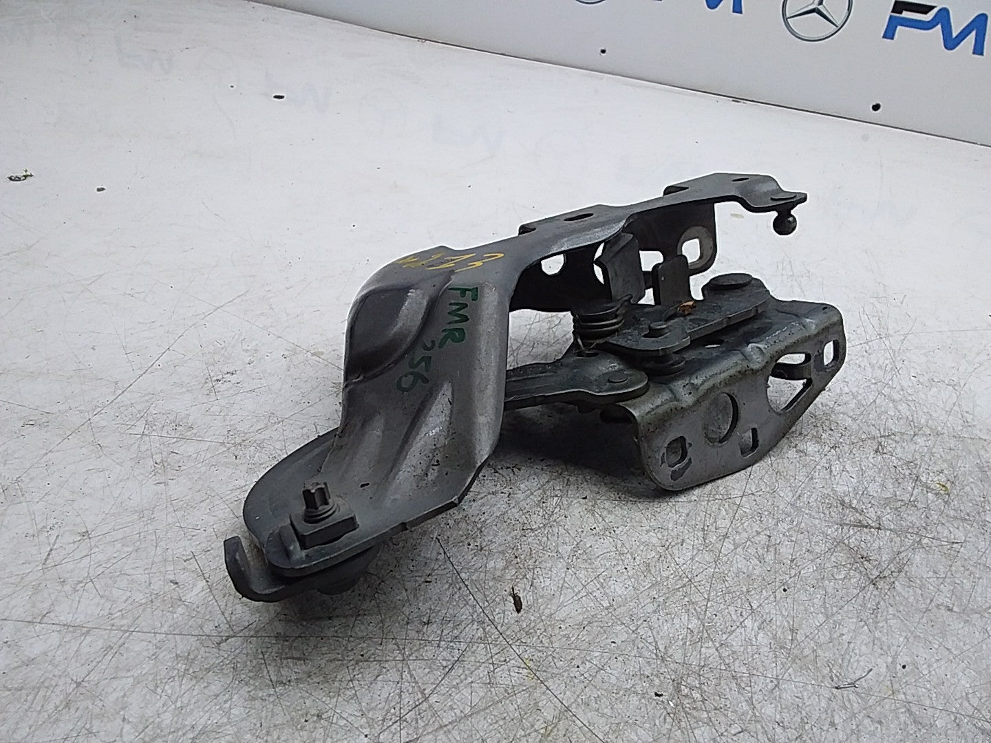 MERCEDES E-CLS W213 FRONT LEFT PASSENGER SIDE NS BONNET HINGE A2138800128 FMR256
