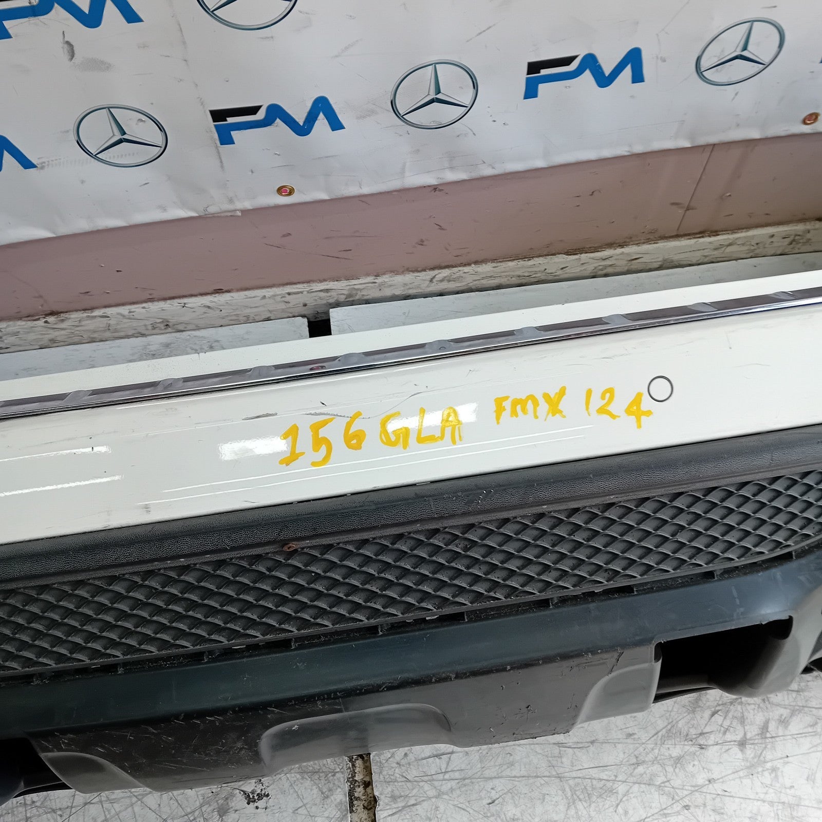 MERCEDES BENZ GLA W156 AMG REAR BUMPER ŴHITE 2016 A1568854340 COMPLETE FMX124