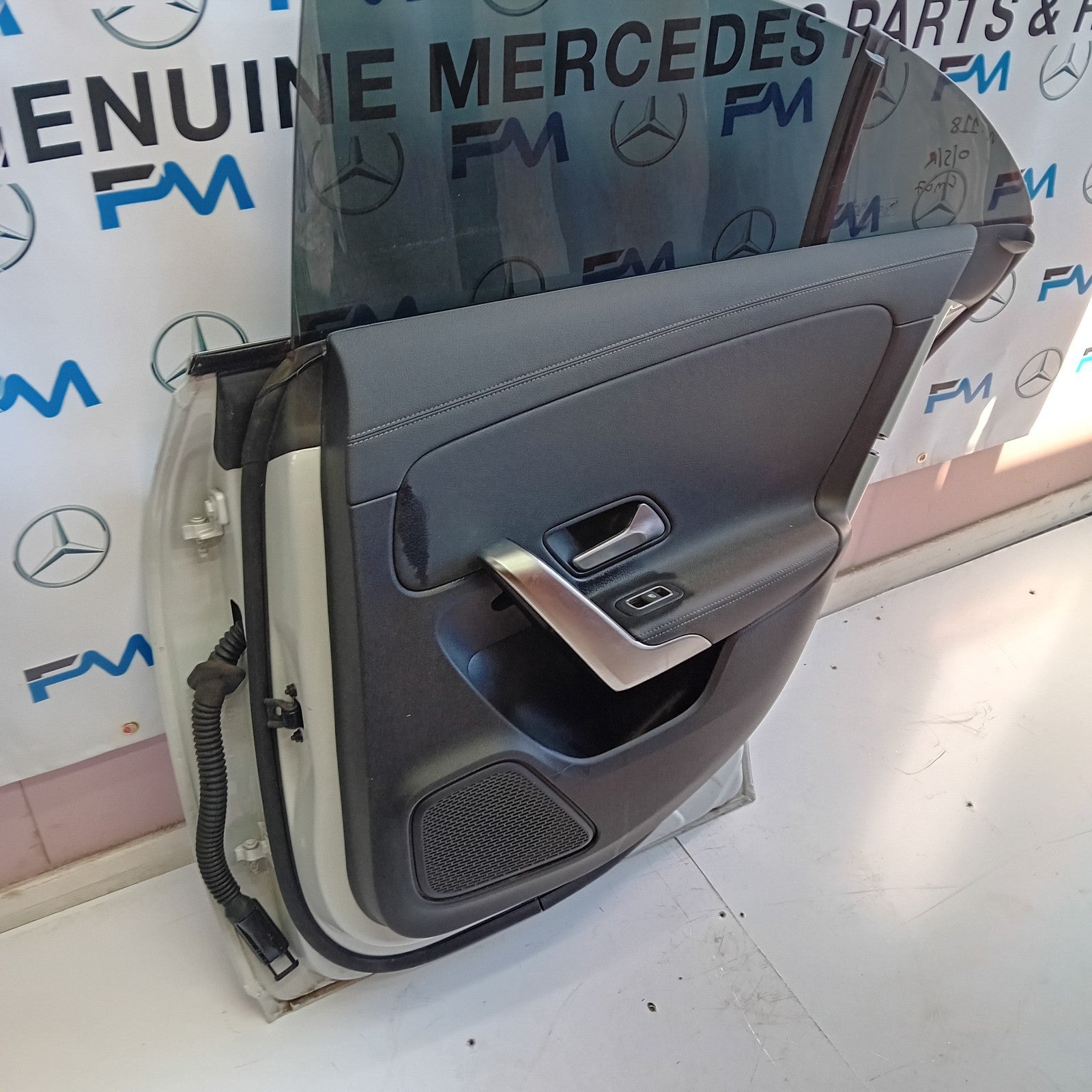 MERCEDES BENZ CLA-CLASS  W118 DRIVER SIDE FRONT DOOR ( OFF SIDE FRONT ) FM07