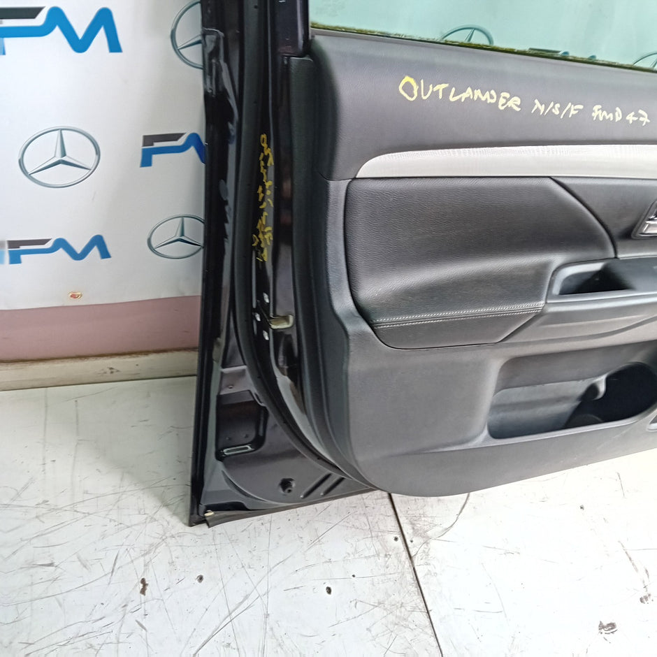 MITSUBISHI OUTLANDER  PASSENGER SIDE FRONT DOOR N/S/F COMPLETE BLACK FMD47