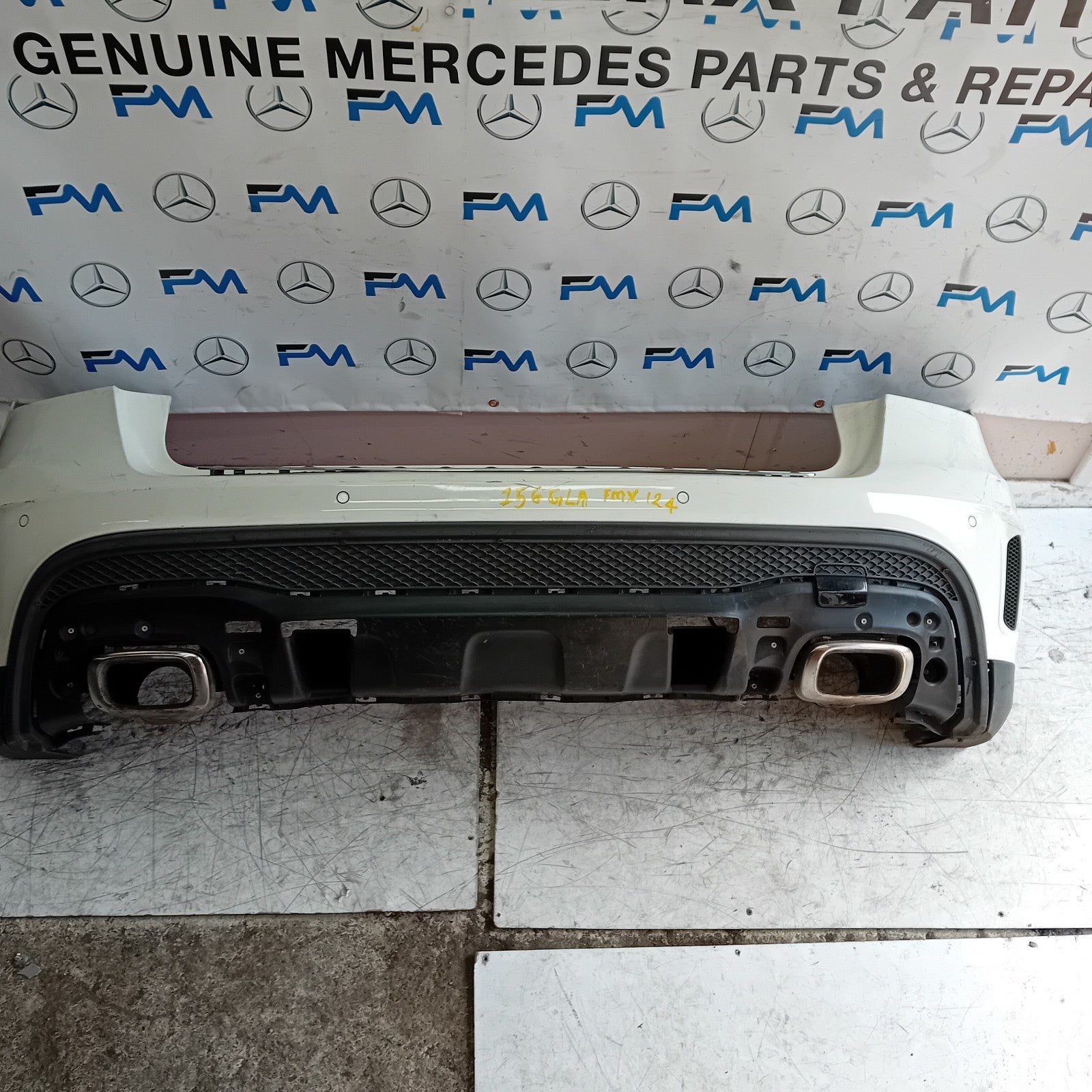 MERCEDES BENZ GLA W156 AMG REAR BUMPER ŴHITE 2016 A1568854340 COMPLETE FMX124