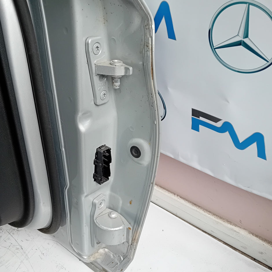 MERCEDES BENZ C-CLASS W205 PASSENGER SIDE FRONT DOOR N/S/F COMPLETE SILVER FMD45
