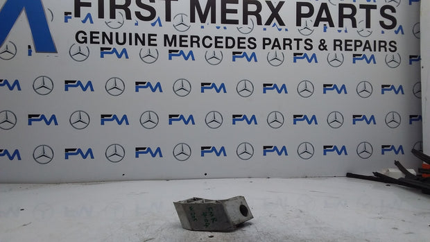 MERCEDES BENZ  C-CLASS  RADIATOR MOUNTING BRACKET LEFT SIDE A2055014120 FMR404