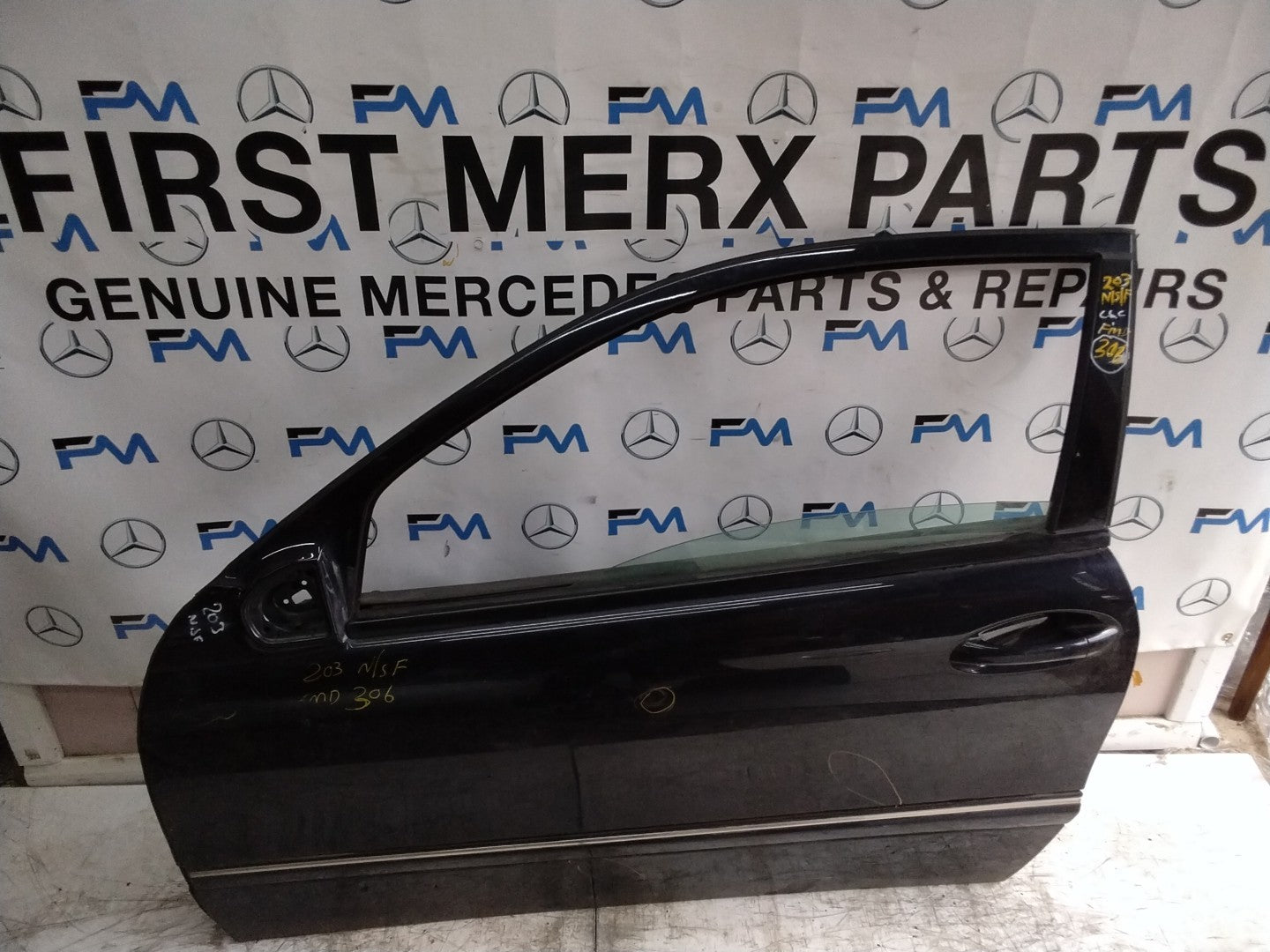 MERCEDES C-CLASS W203  PASSENGER FRONT DOOR NSF BLACK 2001-2004 COMPLETE FMD306