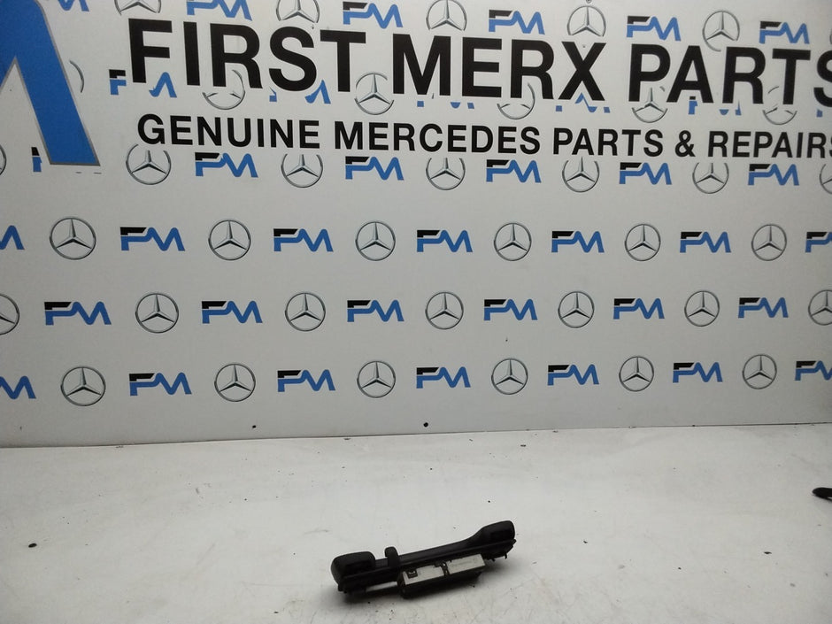  MERCEDES CLA W117 REAR RIGHT GRAB HANDLE AND LIGHT A0009064805 FMR46