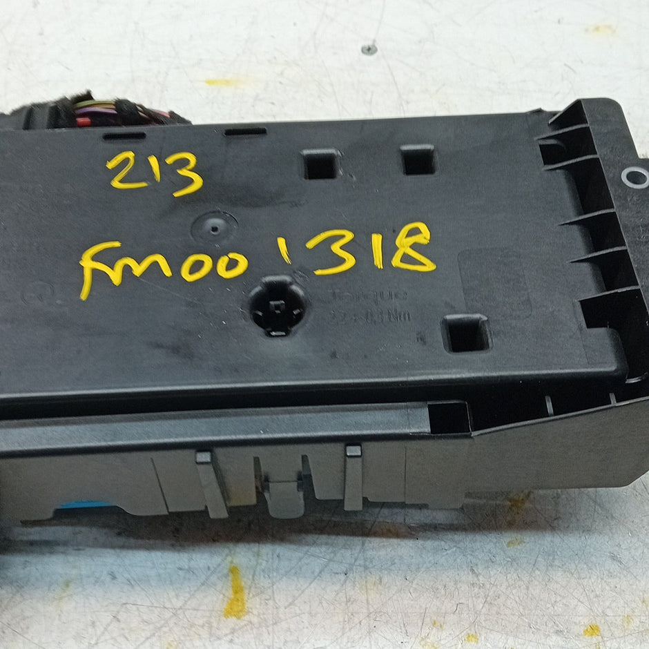 MERCEDES BENZ  E-CLASS  W213 FUSE RELAY JUNCTION BOX 2016  FM001318