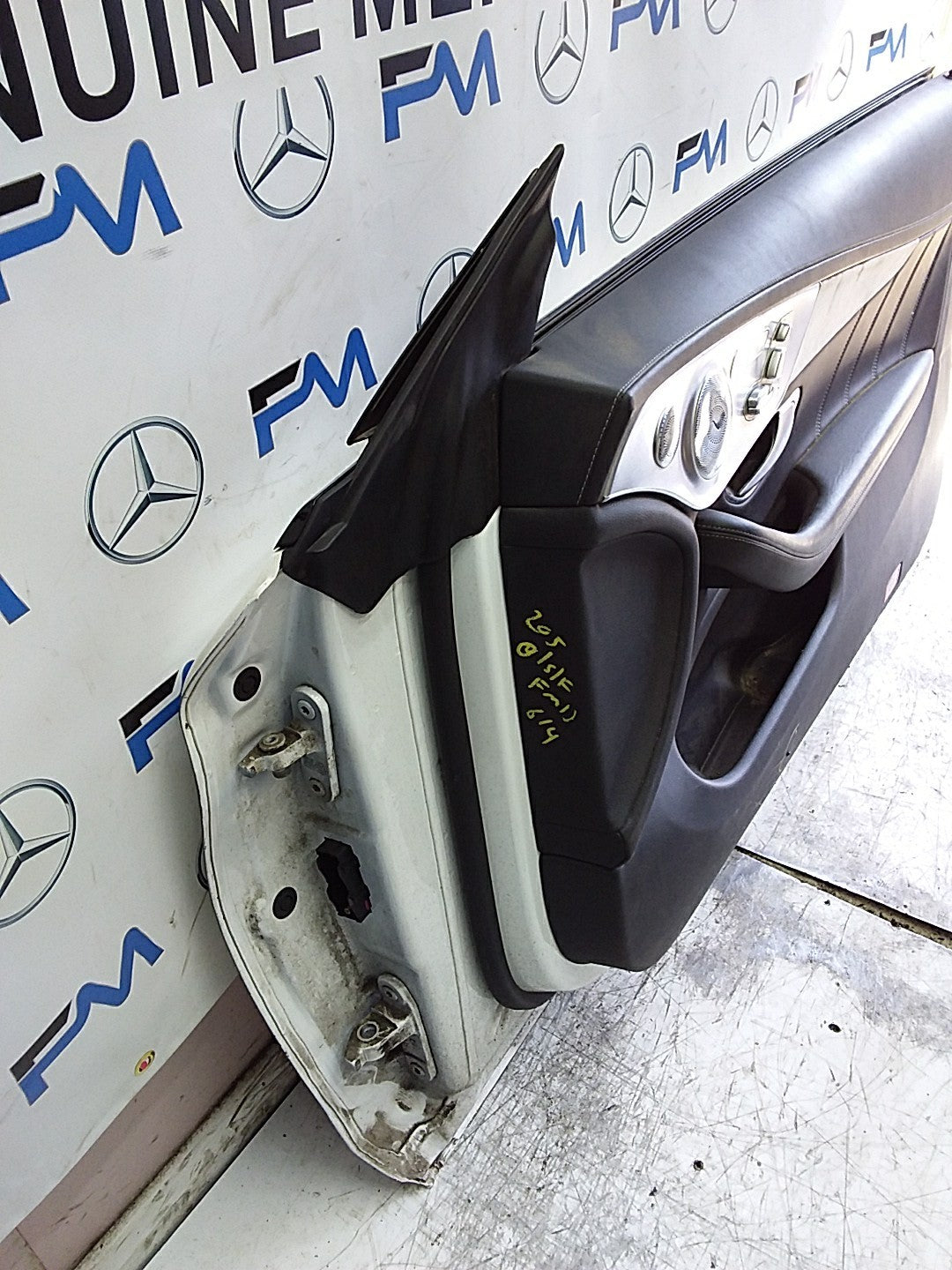 MERCEDES C-CLS C205  PASSENGER FRONT DOOR OSF WHITE 2016 ONWARDS COMPLETE FMD614