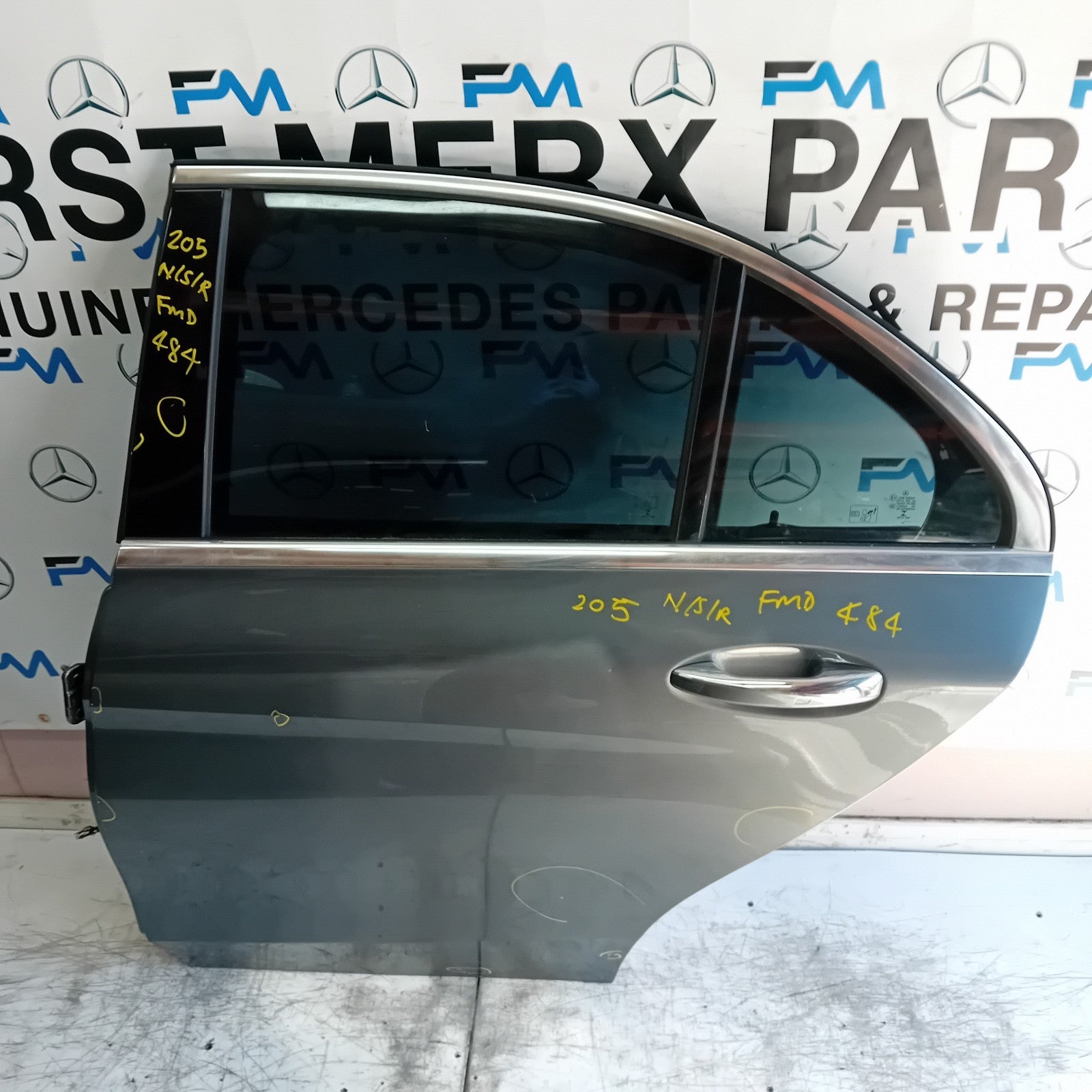 MERCEDES C-CLASS W205 PASSENGER REAR DOOR NSR GREY 2016 COMPLETE FMD484