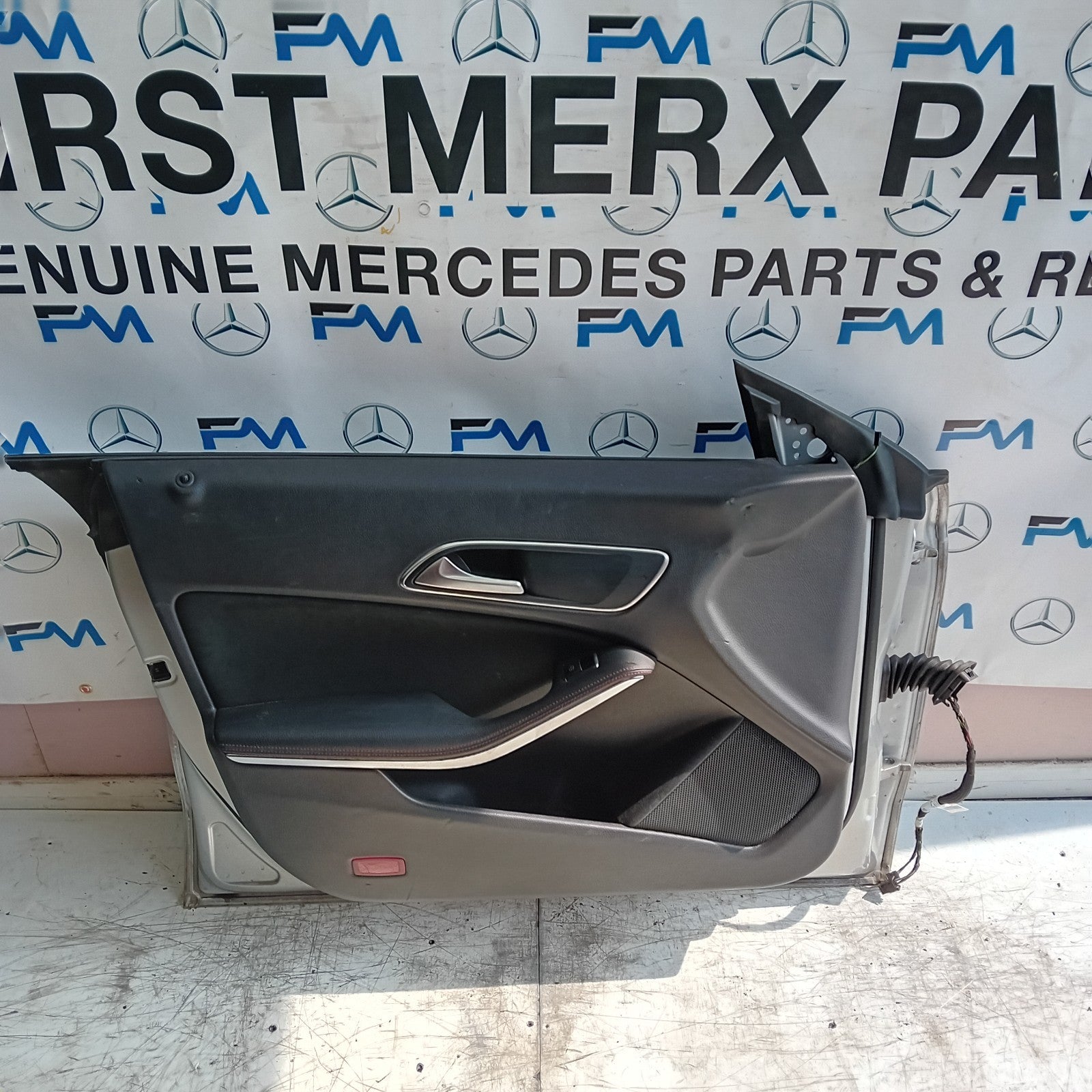 MERCEDES CLA W117 PASSENGER FRONT DOOR NSF 2013-19 SILVER COMPLETE FMD276(1)*