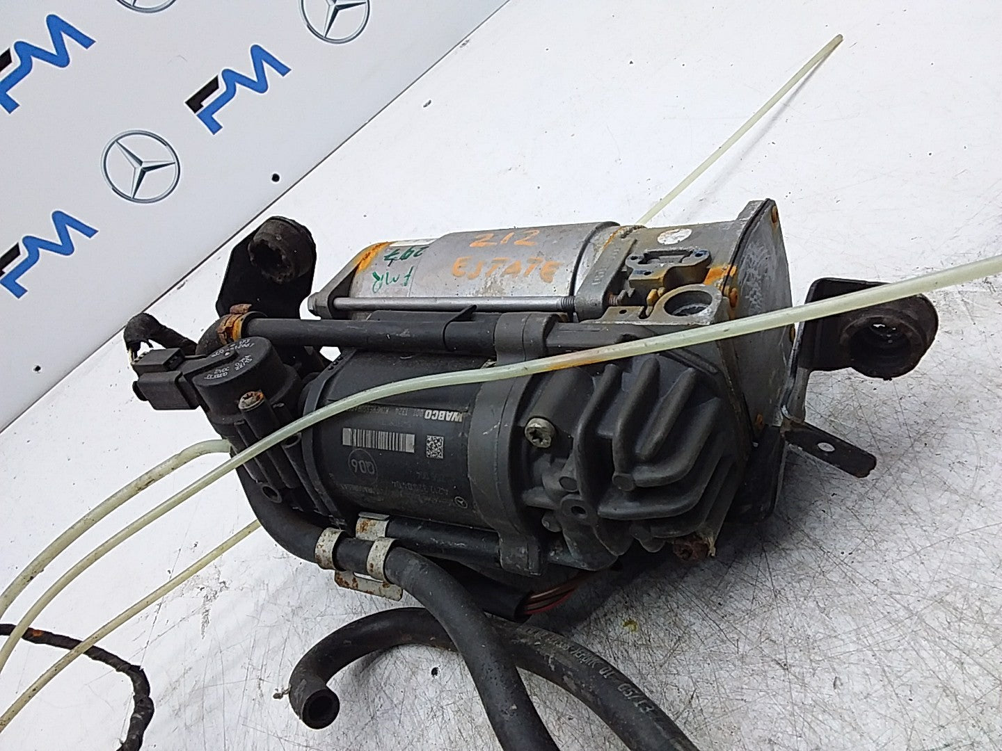 MERCEDES E-CLS W212 AIR SUSPENSION COMPRESSOR PUMP A2123200404 FMR297
