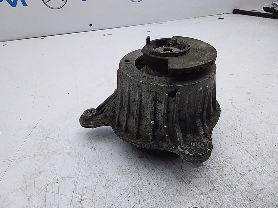 MERCEDES BENZ  C-CLASS W205  ENGINE MOUNT LEFT NS A2052406417 FMR318