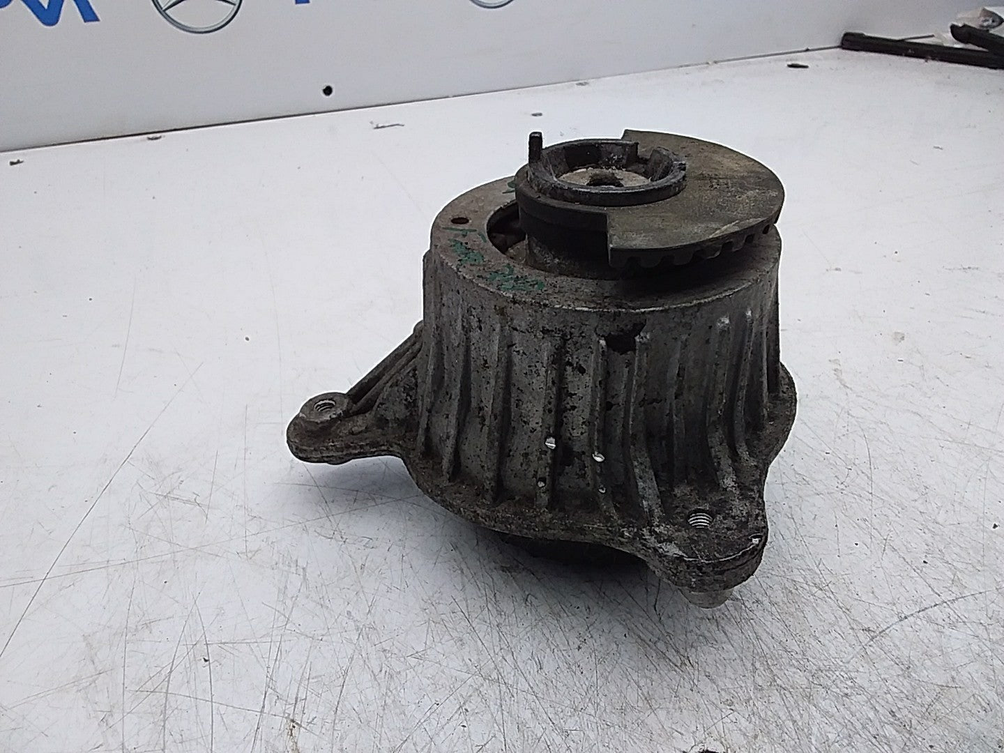 MERCEDES BENZ  C-CLASS W205  ENGINE MOUNT LEFT NS A2052406417 FMR318