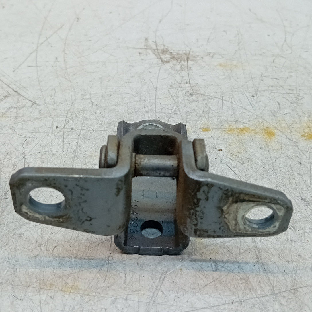 MITSUBISHI OUTLANDER MK3  FRONT DOOR HINGE PANEL E1 A046834 FM001645
