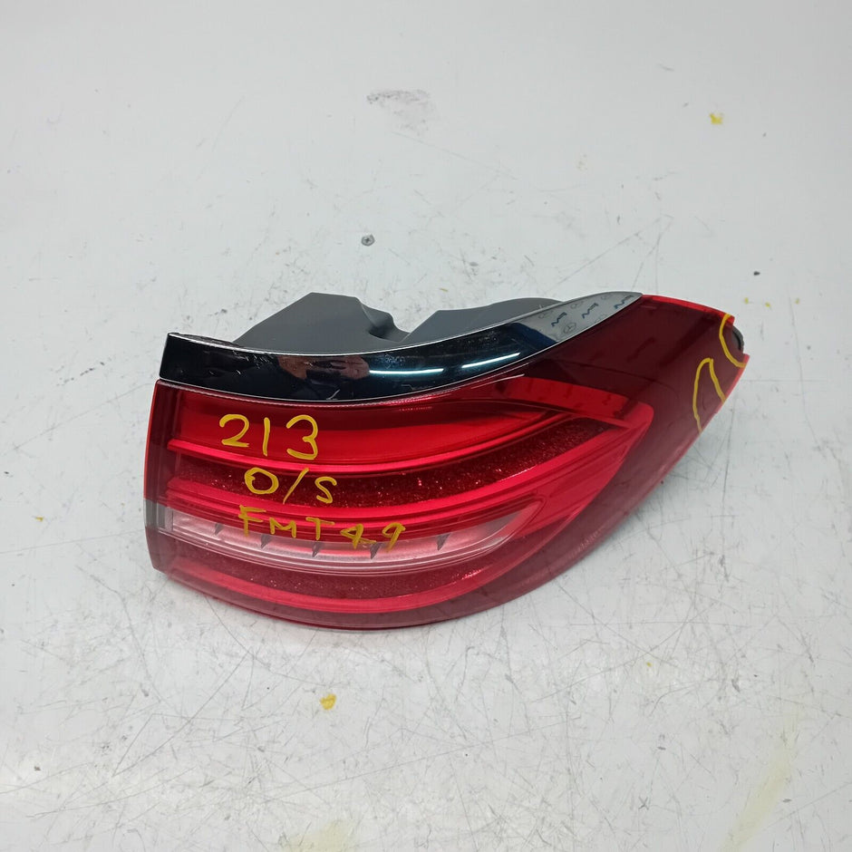 MERCEDES E-CLASS W213 2016 REAR DRIVER O/S TAIL LIGHT FMT49. (DAMAGED)