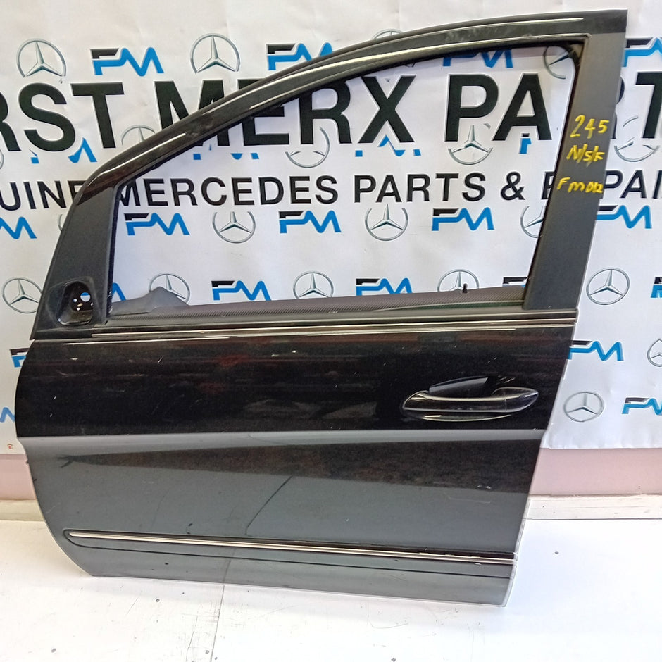 MERCEDES BENZ B CLASS W245 PASSENGER SIDE REAR DOOR ( NEAR SIDE REAR ) FM012