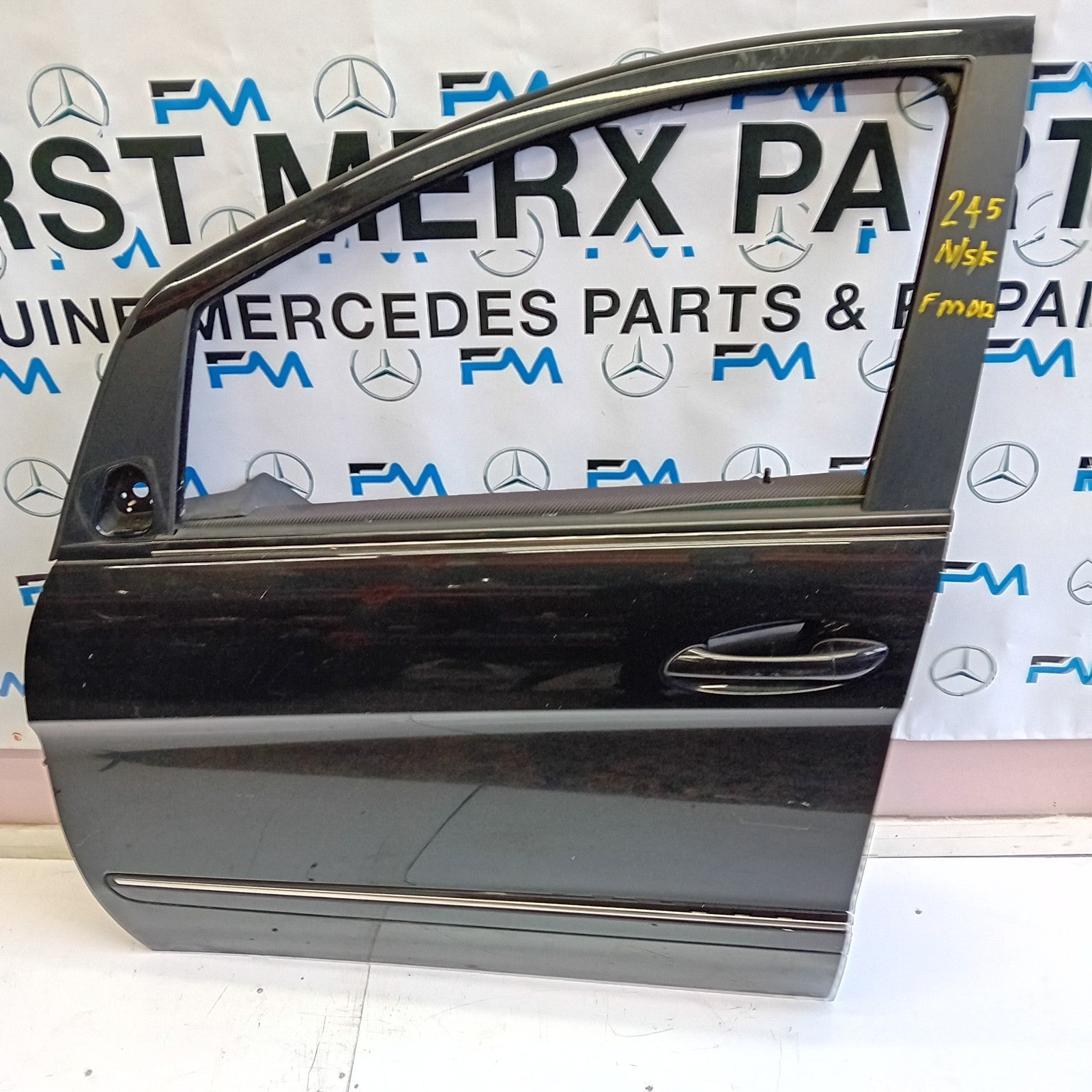 MERCEDES BENZ B CLASS W245 PASSENGER SIDE REAR DOOR ( NEAR SIDE REAR ) FM012
