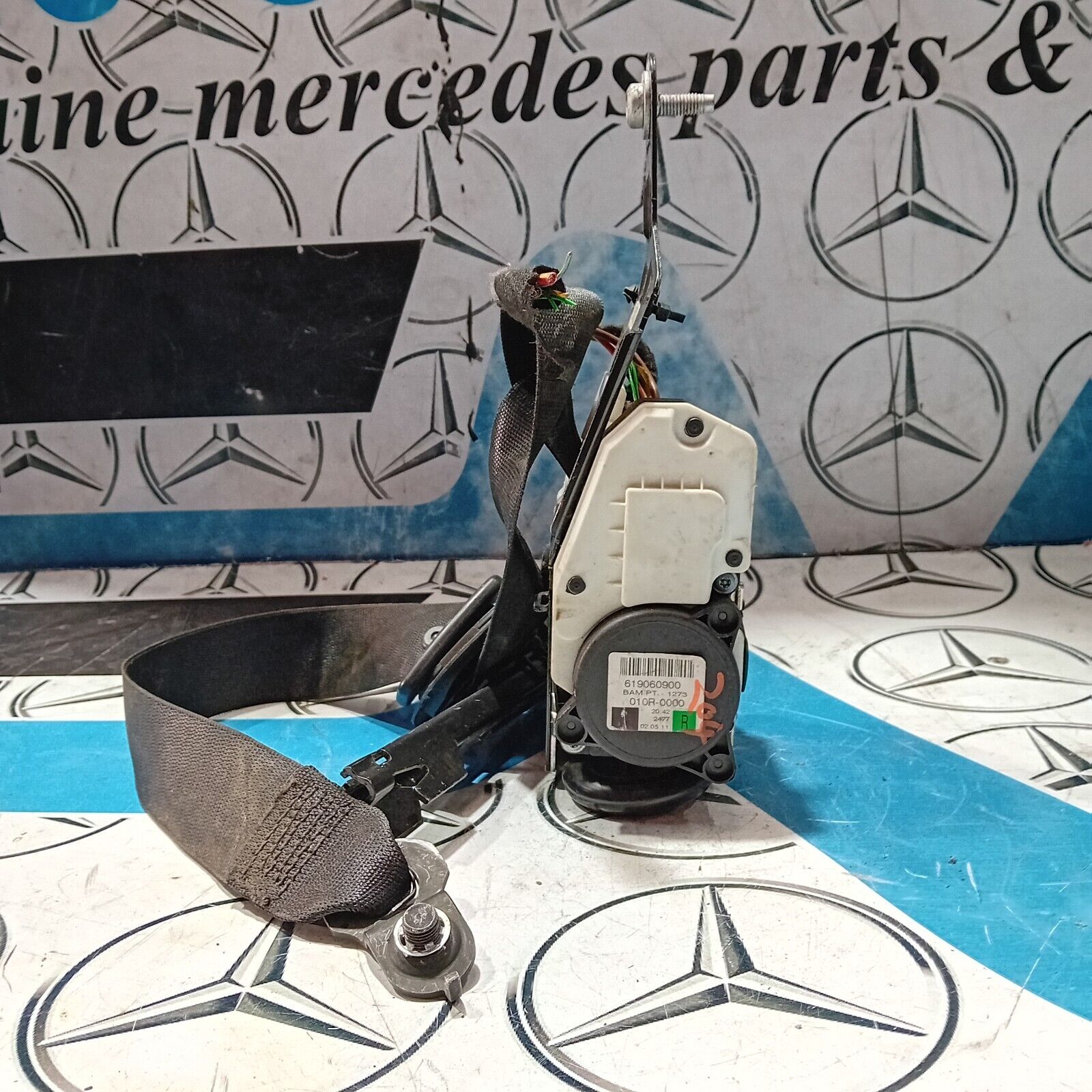 MERCEDES-BENZ C CLASS W204 (SALOON) S204 (ESTATE) O/S/F SEAT BELT A2048606885