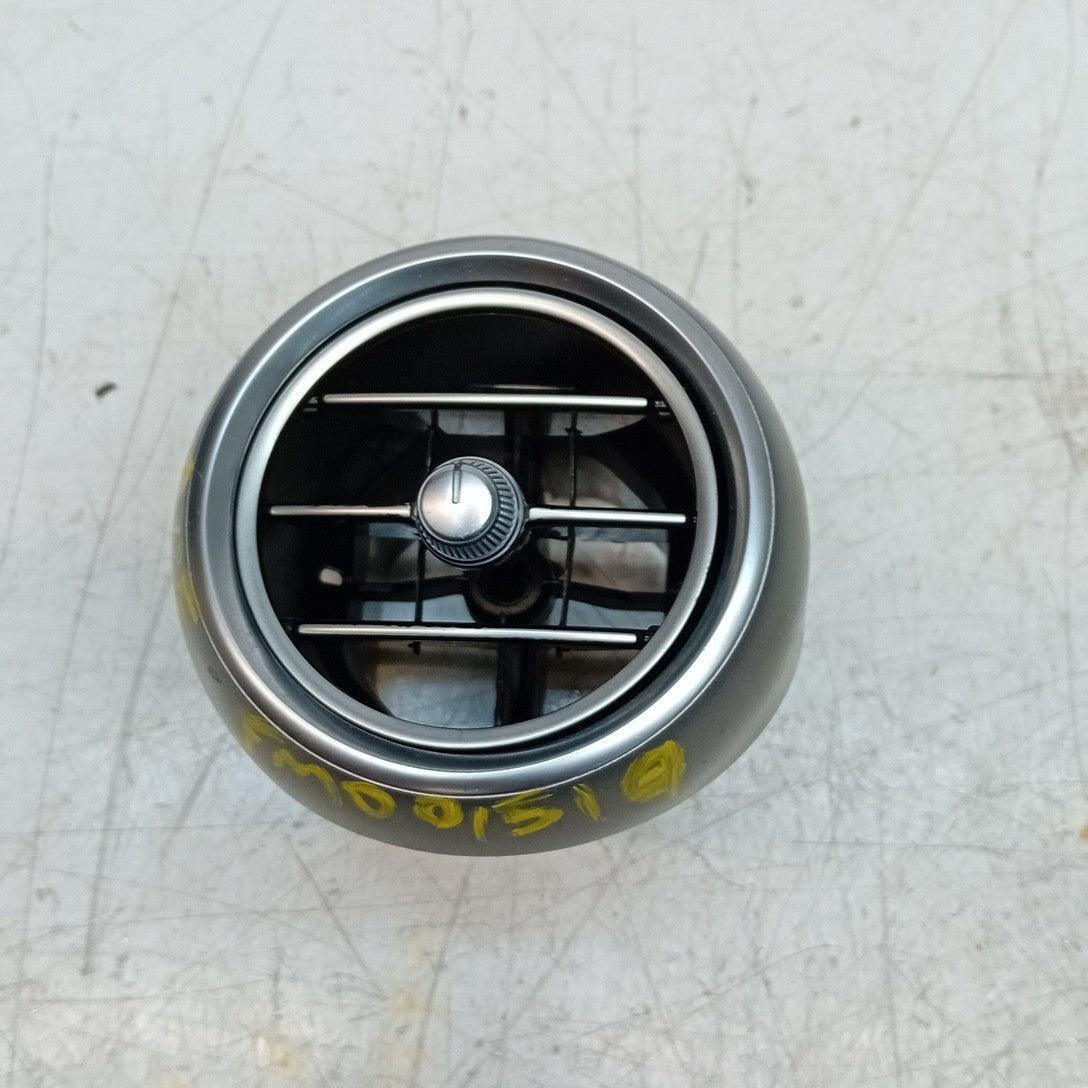 MERCEDES BENZ C-CLASS W205 DASHBOARD AIR VENT 2016 A2058304300 FM001519