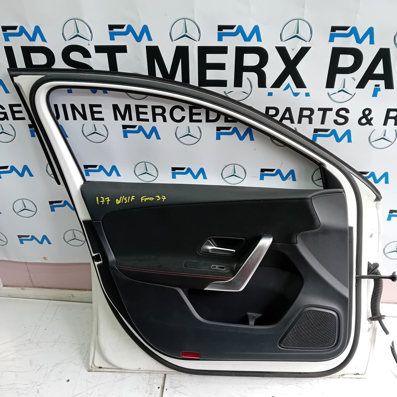 MERCEDES C-CLASS W177 PASSENGER SIDE FRONT DOOR N/S/F COMPLETE WHITE FMD37