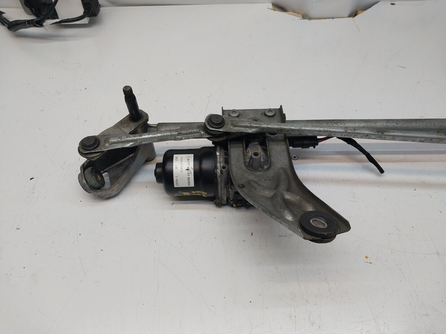 MERCEDES-BENZ A CLASS W177  FRONT WIPER MOTOR WITH LINKAGE A1779064801 FM00234