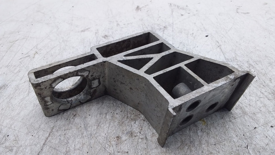 MERCEDES BENZ  E-CLASS W213 RADIATOR MOUNTING BRACKET  FMR405