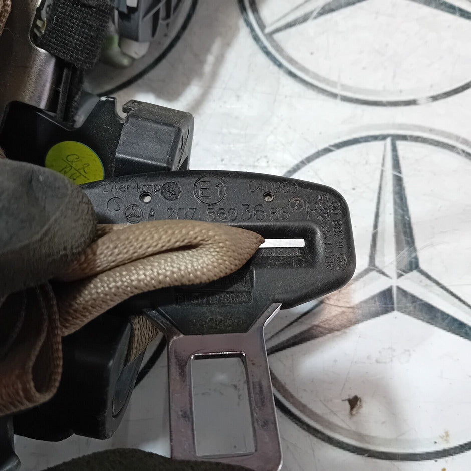 MERCEDES BENZ W207 E CLASS COUPE FRONT SEAT BELT RIGHT SIDE A2078603685