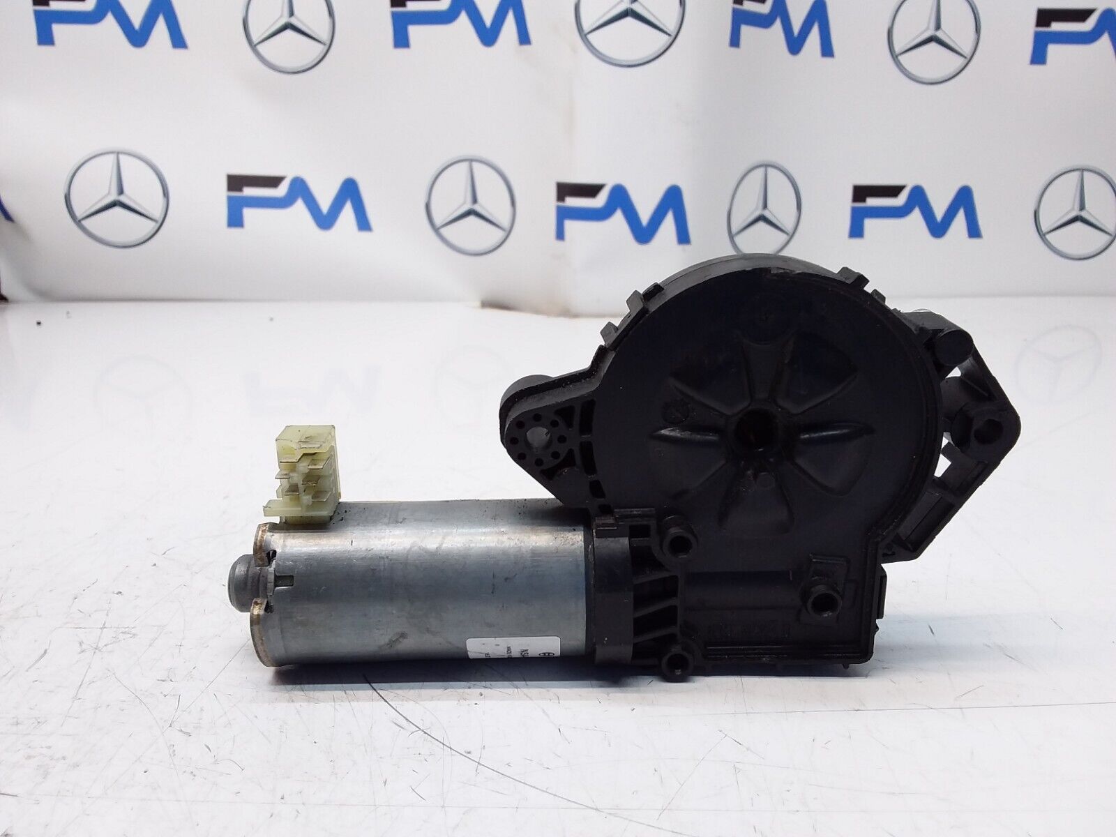 Mercedes C-CLASS W205 2018 Sunroof Motor Regulator 0390200100 FM00443