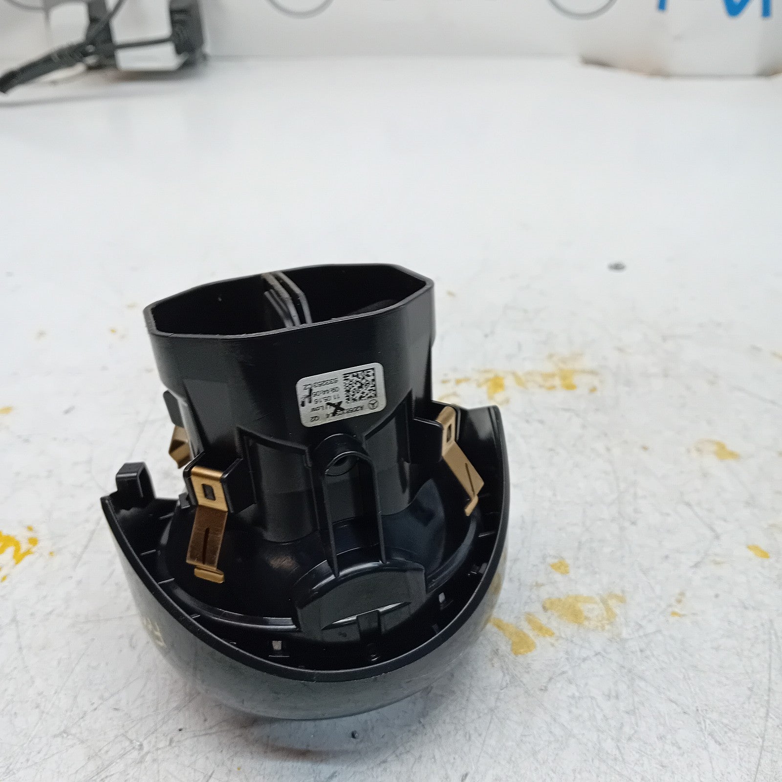 MERCEDES C-CLASS W205 DASHBOARD AIR VENT PASSENGER SIDE  A2058303604 FM001182