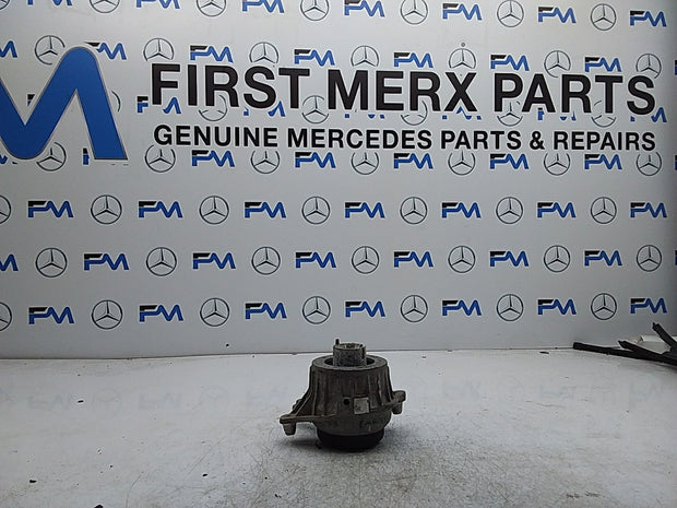 MERCEDES BENZ  C-CLASS W205  ENGINE MOUNT RIGHT OS A2052406717 FMR333