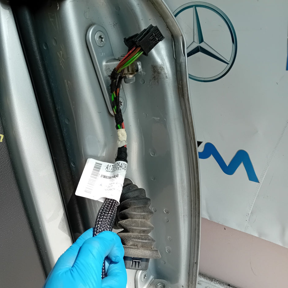 MERCEDES CLA W117 PASSENGER FRONT DOOR NSF 2013-19 SILVER COMPLETE FMD276(1)*