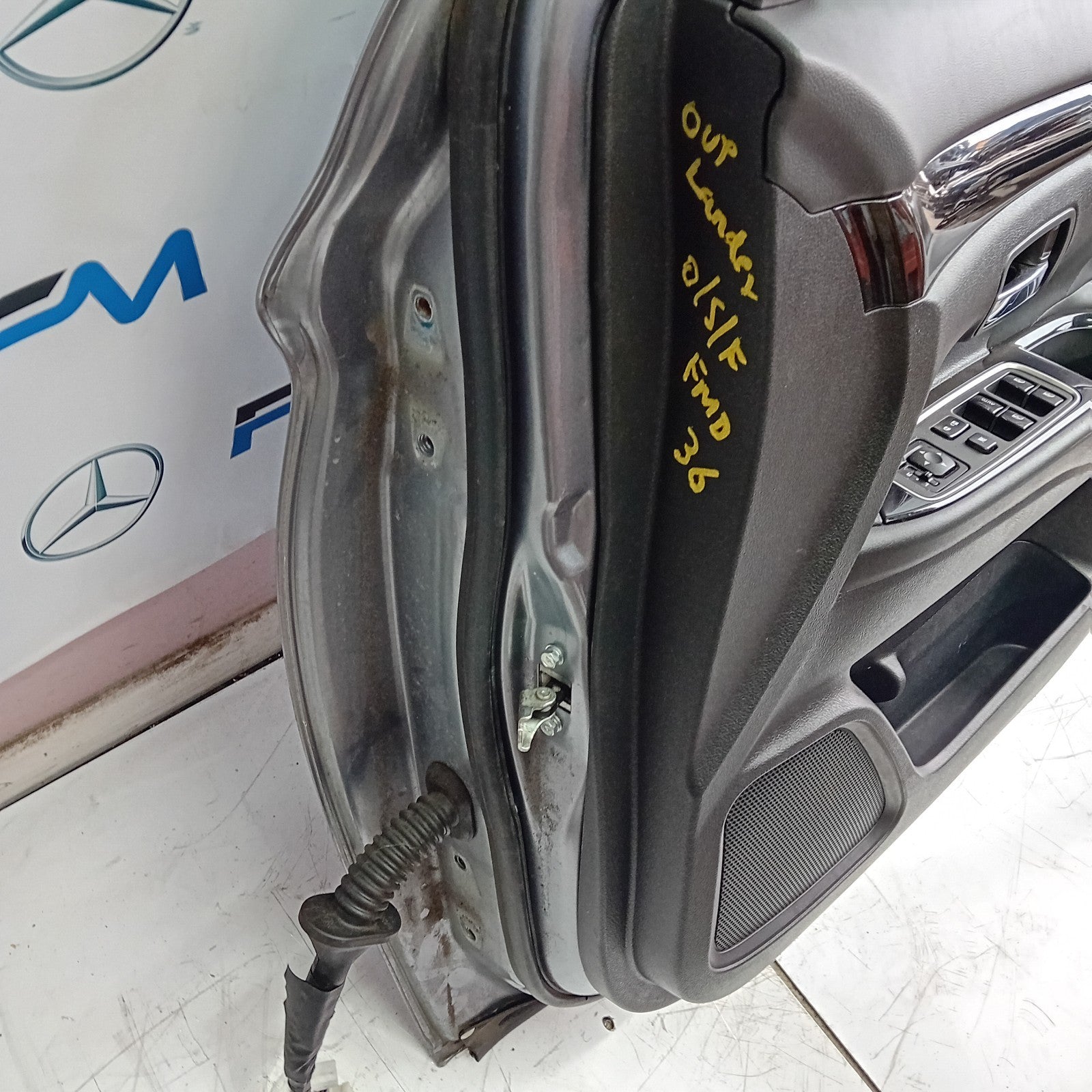 MITSUBISH OUTLANDER DRIVER SIDE FRONT DOOR O/S/F COMPLETE SILVER FMD36