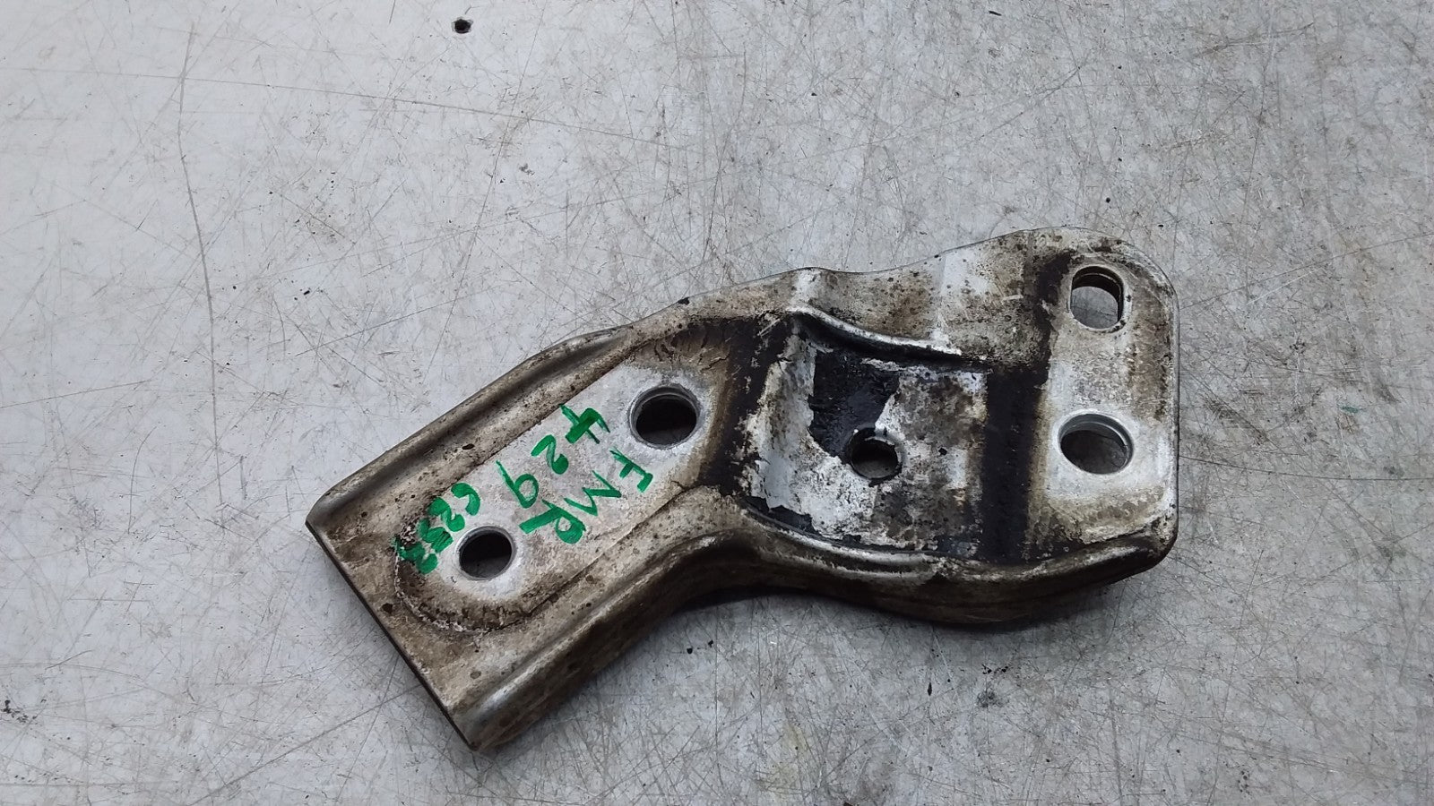 MERCEDES  C-CLASS W205 FRONT RIGHT SUBFRAME MOUNTING BRACKET A2053230240 FMR429