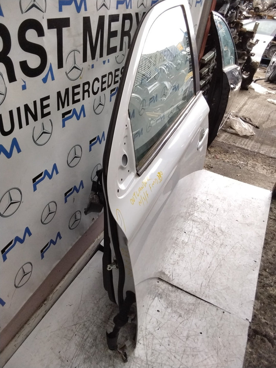 MITSUBISHI OUTLANDER MK3 PASSENGER FRONT DOOR NSF WHITE 2013 COMPLETE FMD330