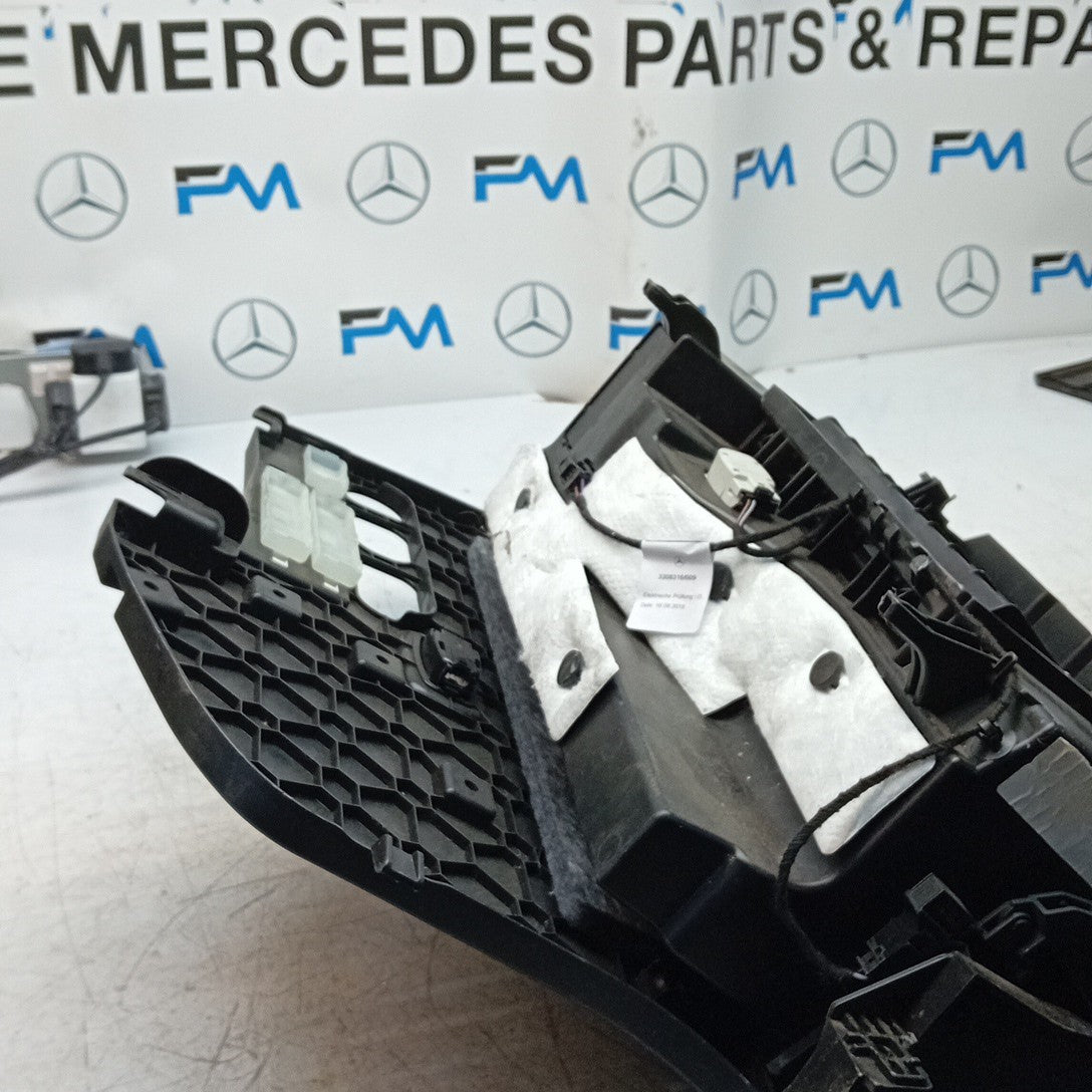MERCEDES BENZ  A-CLASS W177 DASHBOARD GLOVEBOX  2018 A1776803800 FM001573