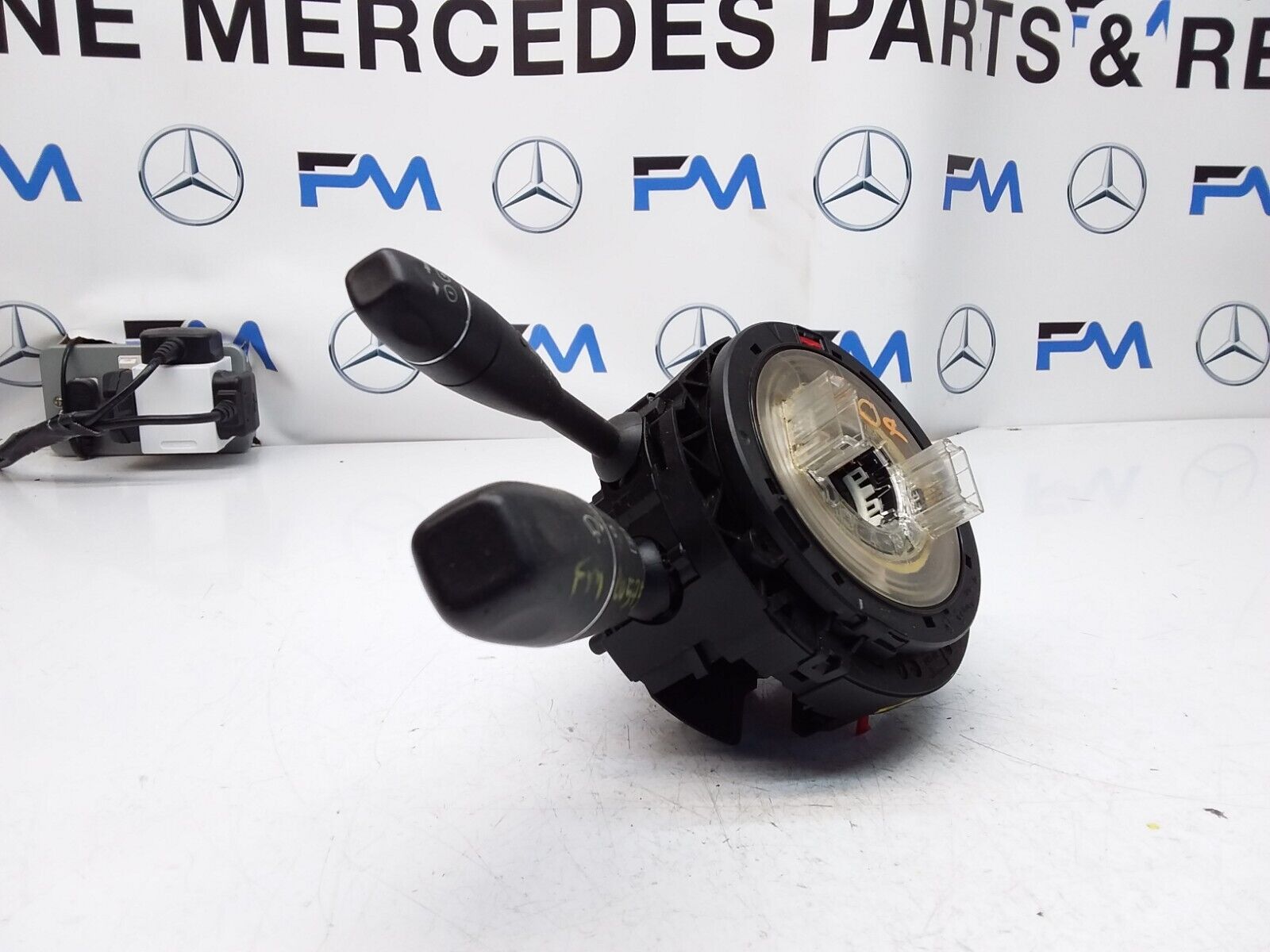 Mercedes E CLASS W212 INDICATOR/WIPER GEAR SELECT + SQUIB  2011 FM00575