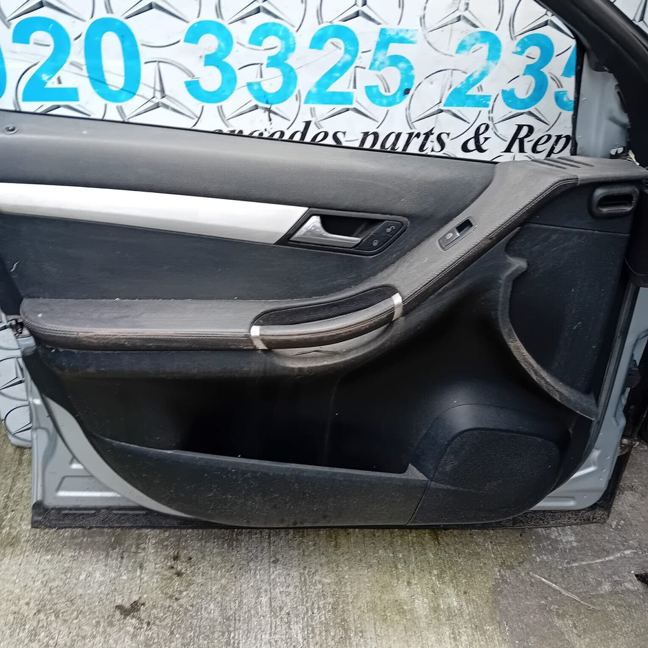 MERCEDES BENZ R-CLASS W251 PASSENGER SIDE FRONT DOOR ( NEAR SIDE FRONT )