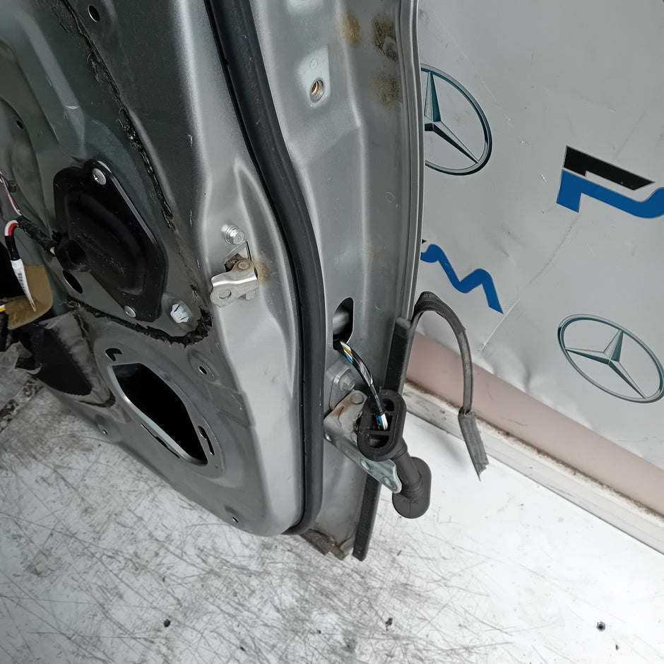 MITSUBISHI OUTLANDER MK3 PASSENGER REAR DOOR NSR BLACK 2013 FMD402