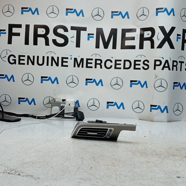 MERCEDES E-CLASS W212 DASHBOARD TRIM WITH AIR VENT 2016 ON A212680XX93 FM001537