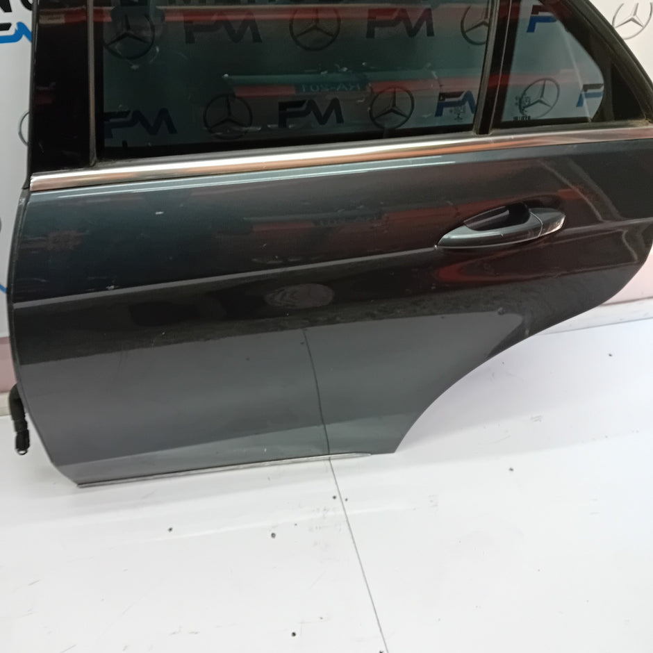 MERCEDES BENZ E-CLASS  W212 PASSENGER SIDE REAR DOOR ( NEAR SIDE REAR ) FM06