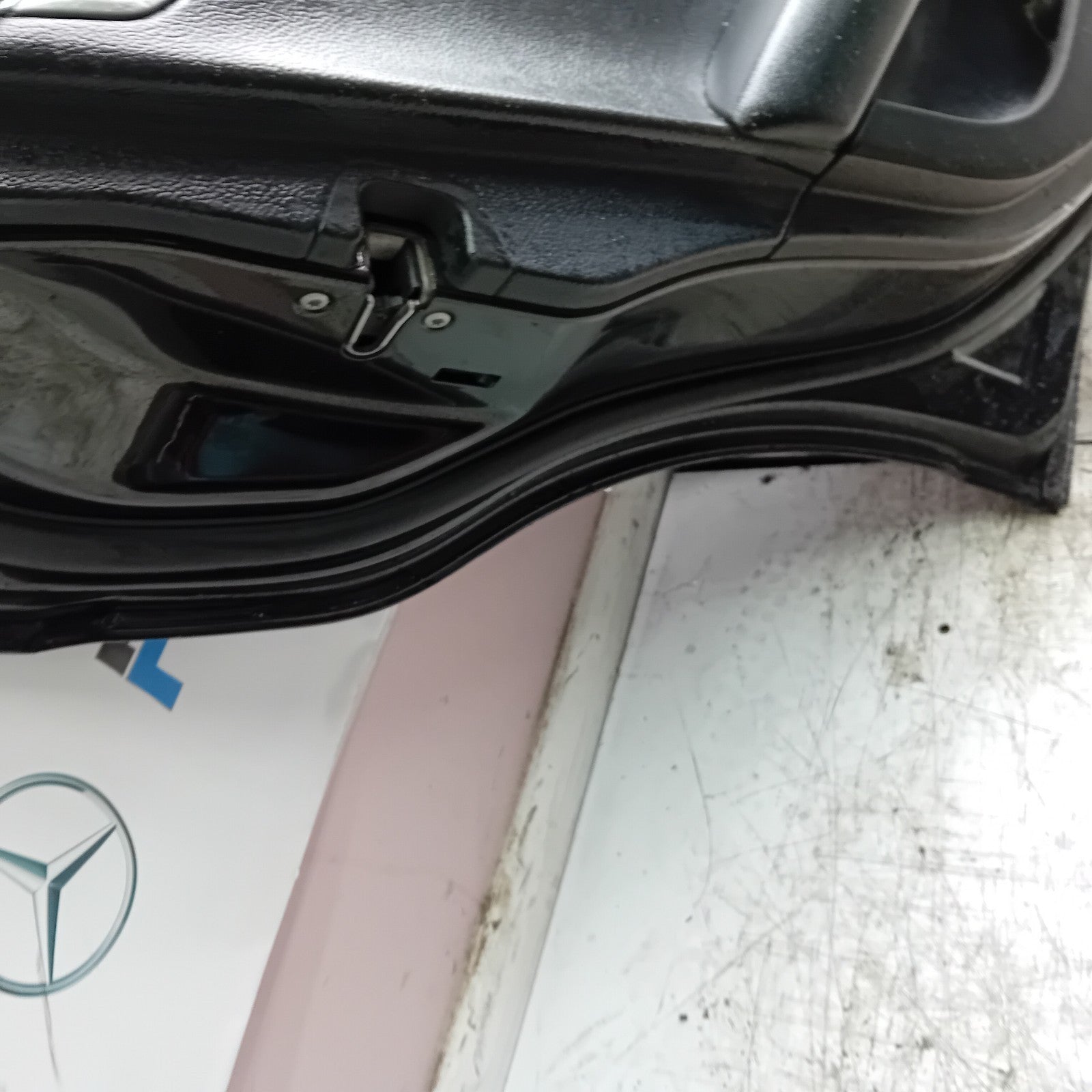 MERCEDES C-CLASS W204 SLN PASSENGER REAR DOOR NSR BLACK 2008-14 COMPLETE FMD249