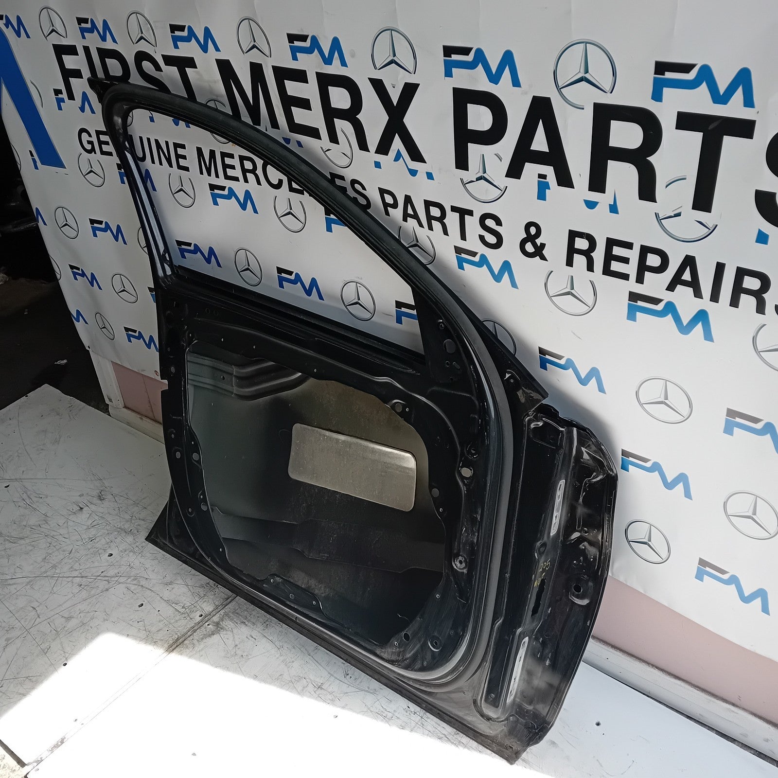 MERCEDES BENZ C-CLASS W205 PASSENGER SIDE FRONT DOOR N/S/F BLACK FMD117