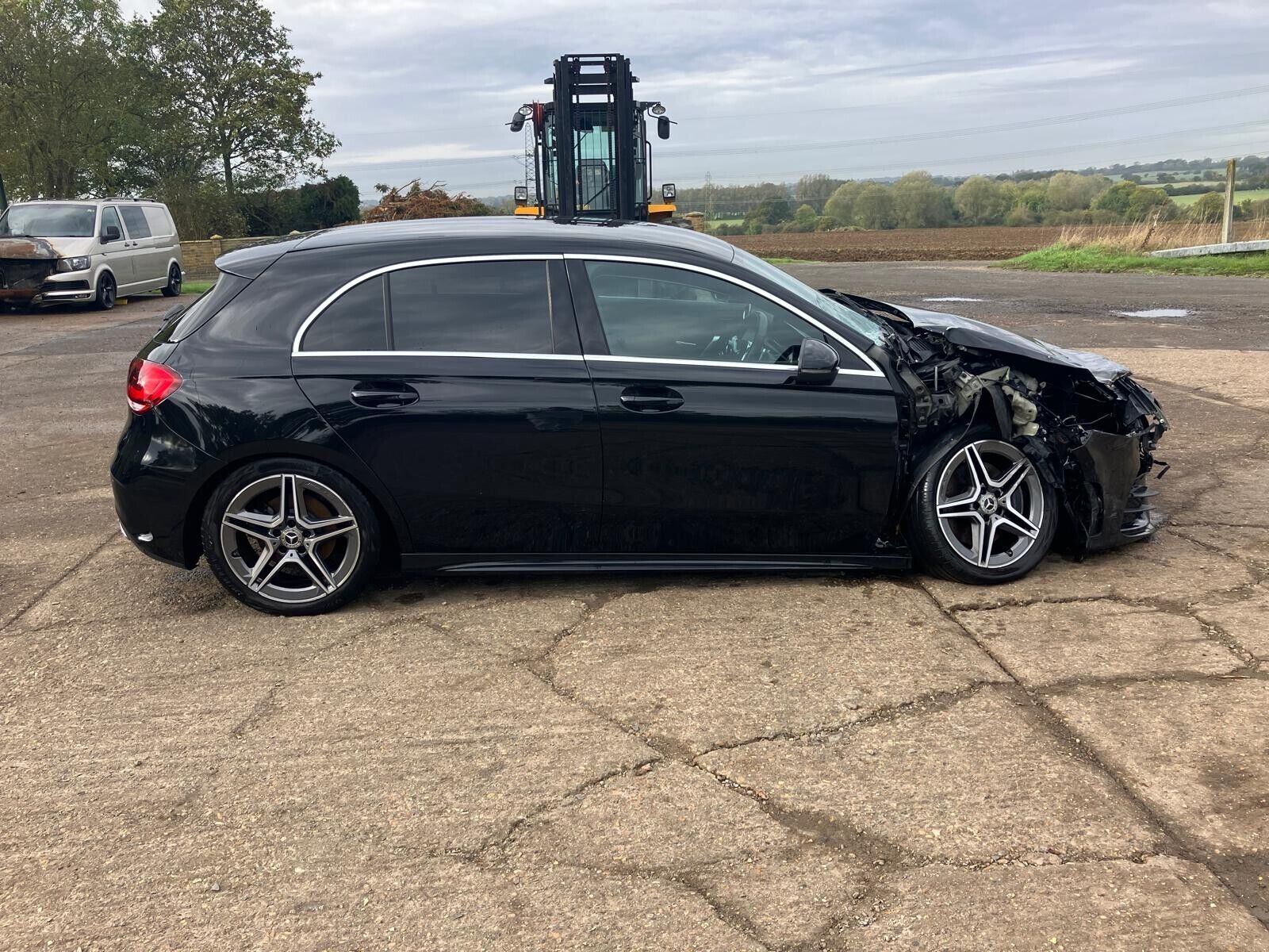 MERCEDES BENZ A-CLASS W177 - BREAKING / FRONT BUMPER AND WINGS