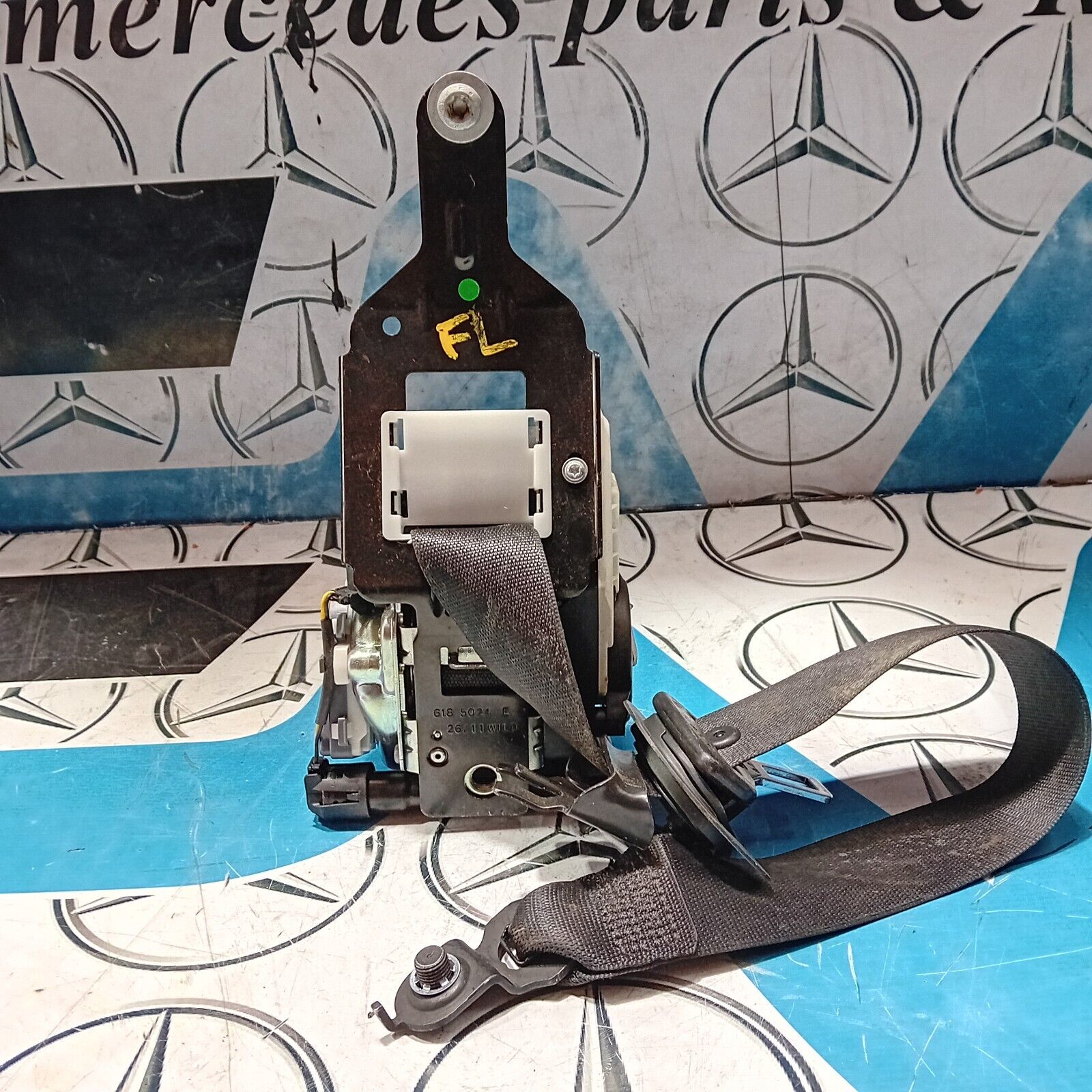 MERCEDES C CLASS W204 N/S/F FRONT LEFT SEAT BELT PASSENGERS A2048602186