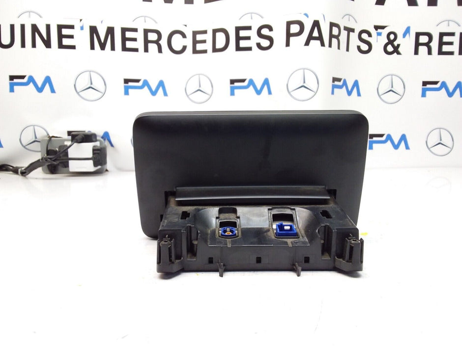 MERCEDES C-CLASS W205 2016 SAT NAV MULTIMEDIA SCREEN A2059004113 FM00684