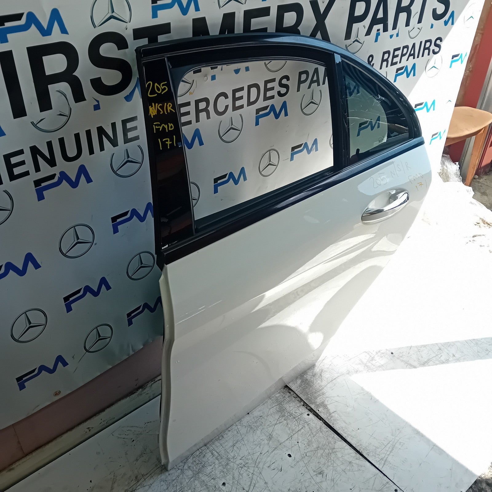 MERCEDES C-CLASS W205 COUP PASSENGER REAR DOOR NSR WHITE 2014 ON COMPLETE FMD171